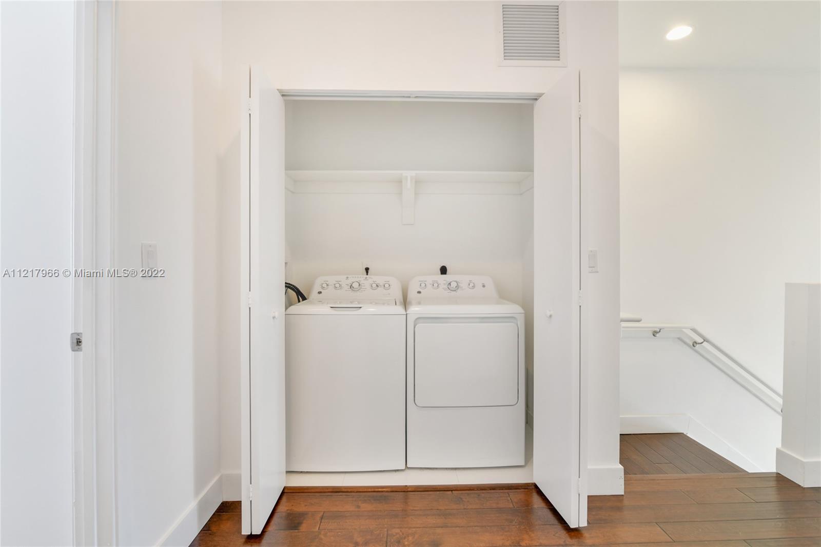 WEITZER AVENTURA PLACE CO - Residential Lease