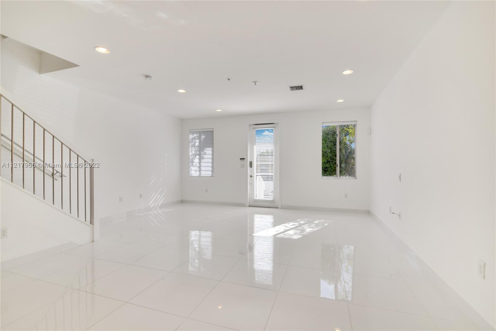 WEITZER AVENTURA PLACE CO - Residential Lease