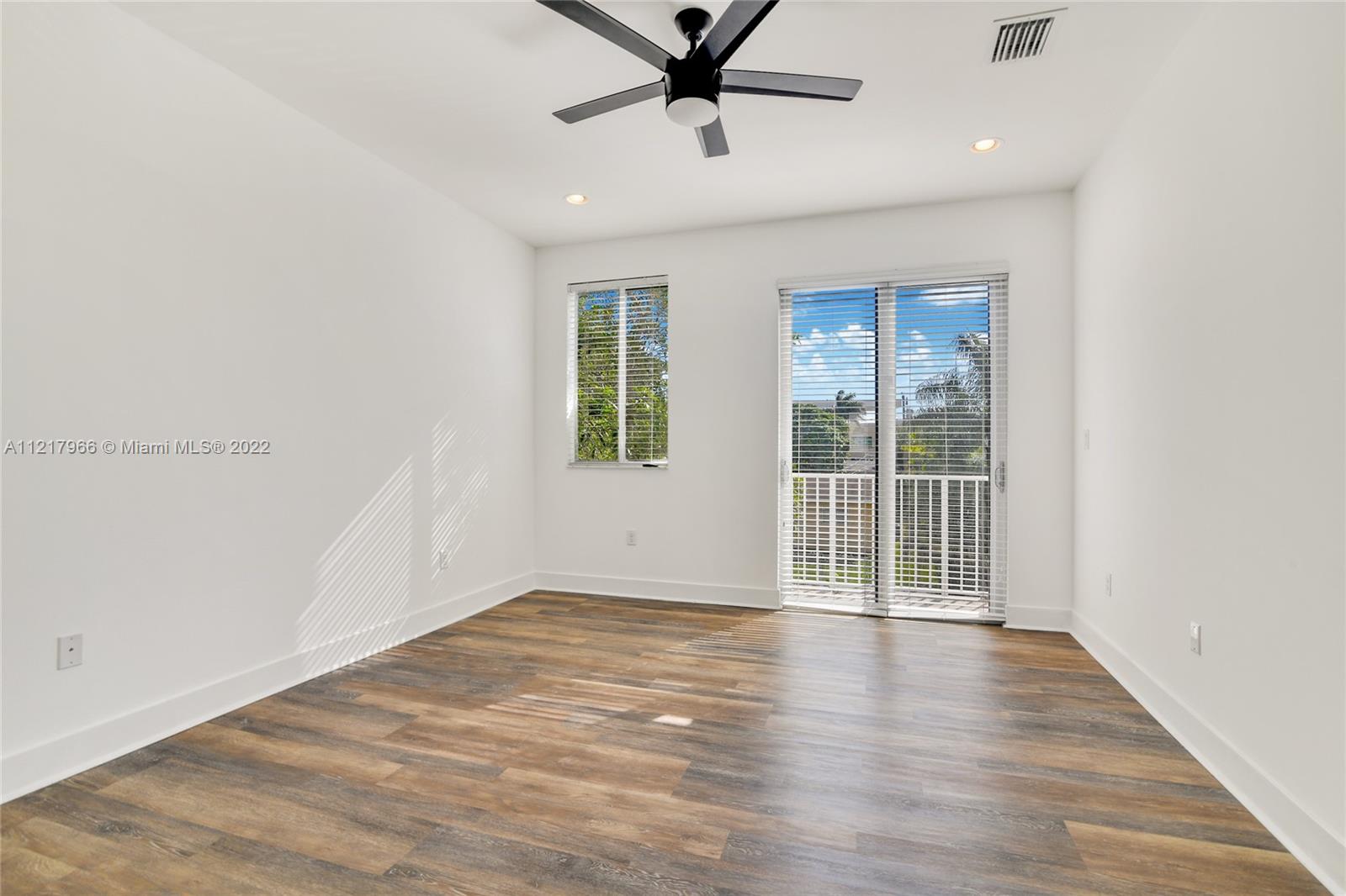 WEITZER AVENTURA PLACE CO - Residential Lease