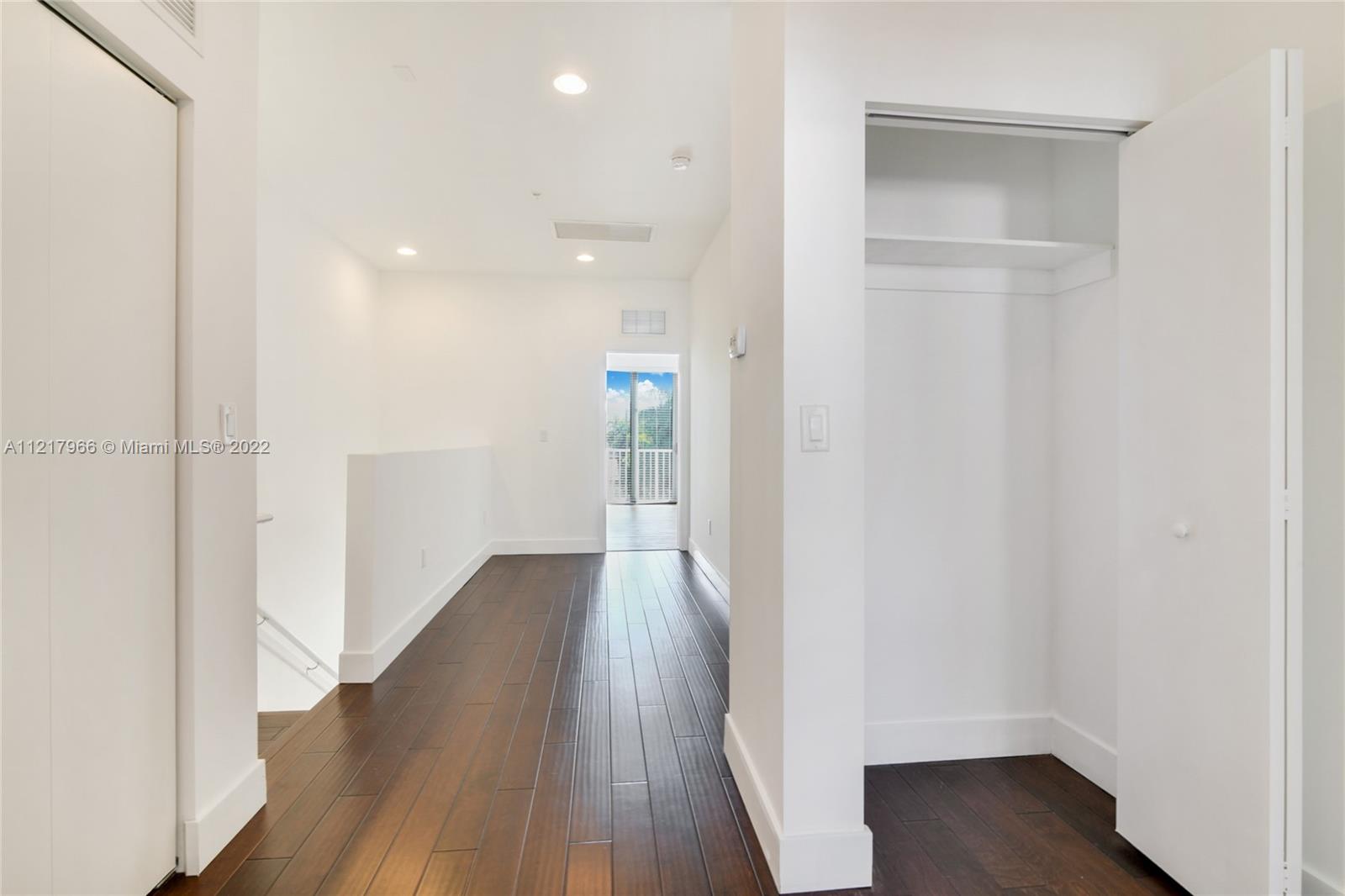 WEITZER AVENTURA PLACE CO - Residential Lease