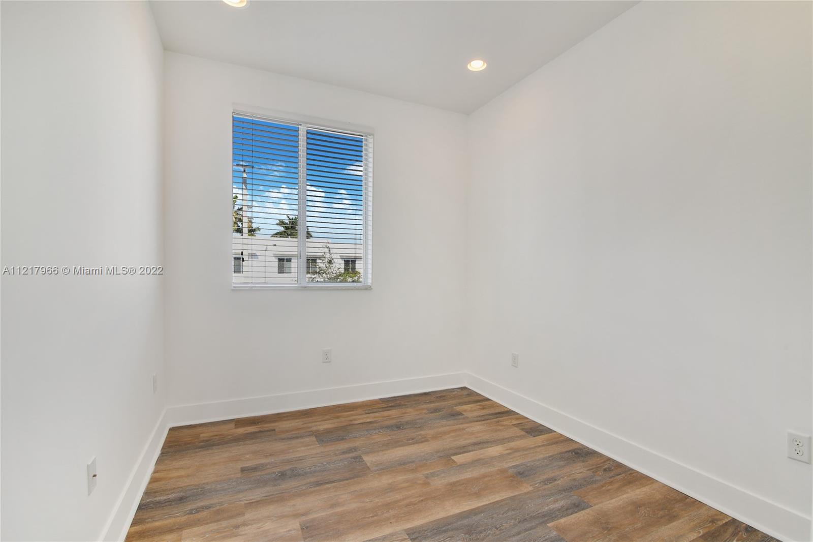 WEITZER AVENTURA PLACE CO - Residential Lease