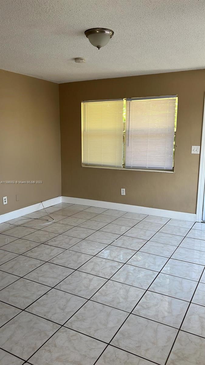 HOLLYWOOD PARK - Residential Lease