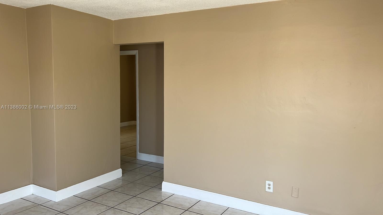 HOLLYWOOD PARK - Residential Lease