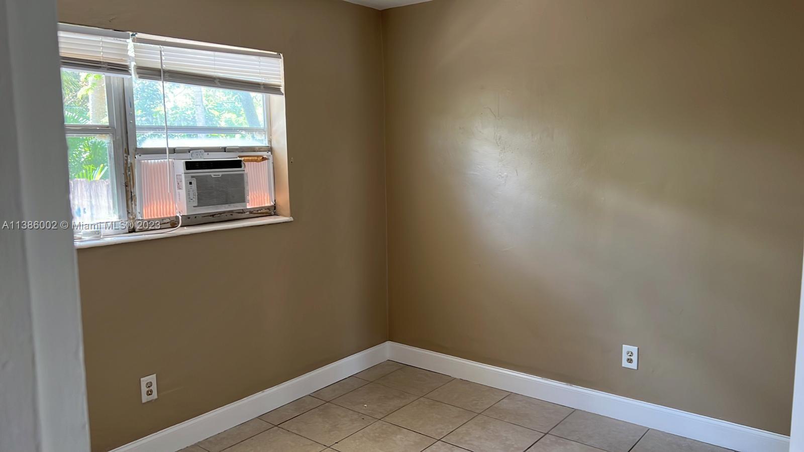 HOLLYWOOD PARK - Residential Lease