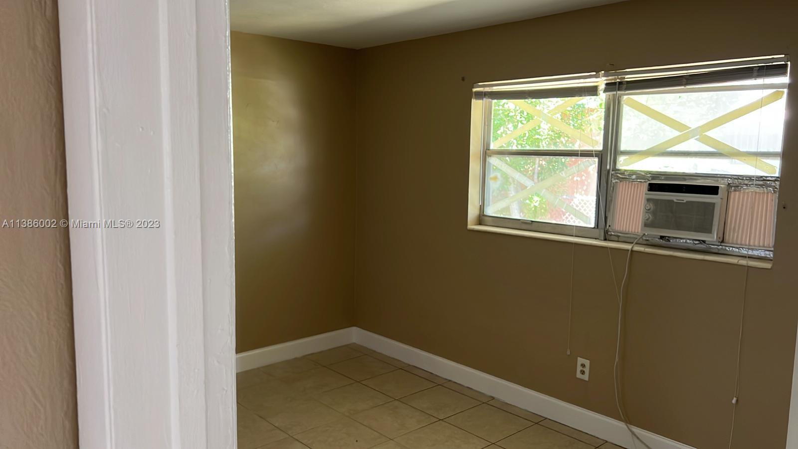 HOLLYWOOD PARK - Residential Lease