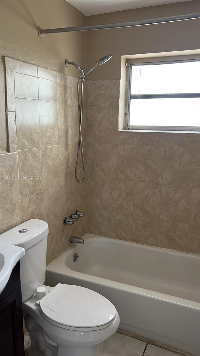 HOLLYWOOD PARK - Residential Lease