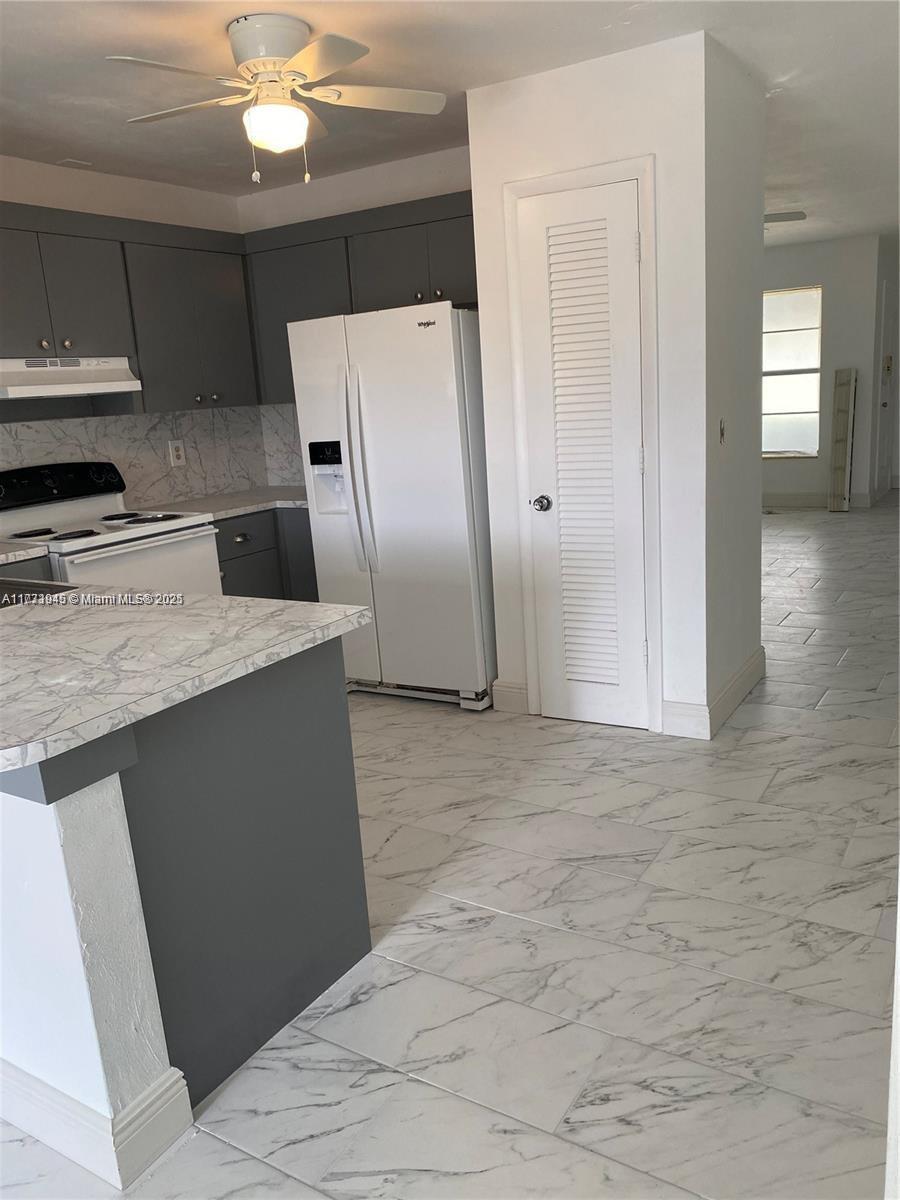 BROADVIEW COUNTRY CLUB - Residential Lease