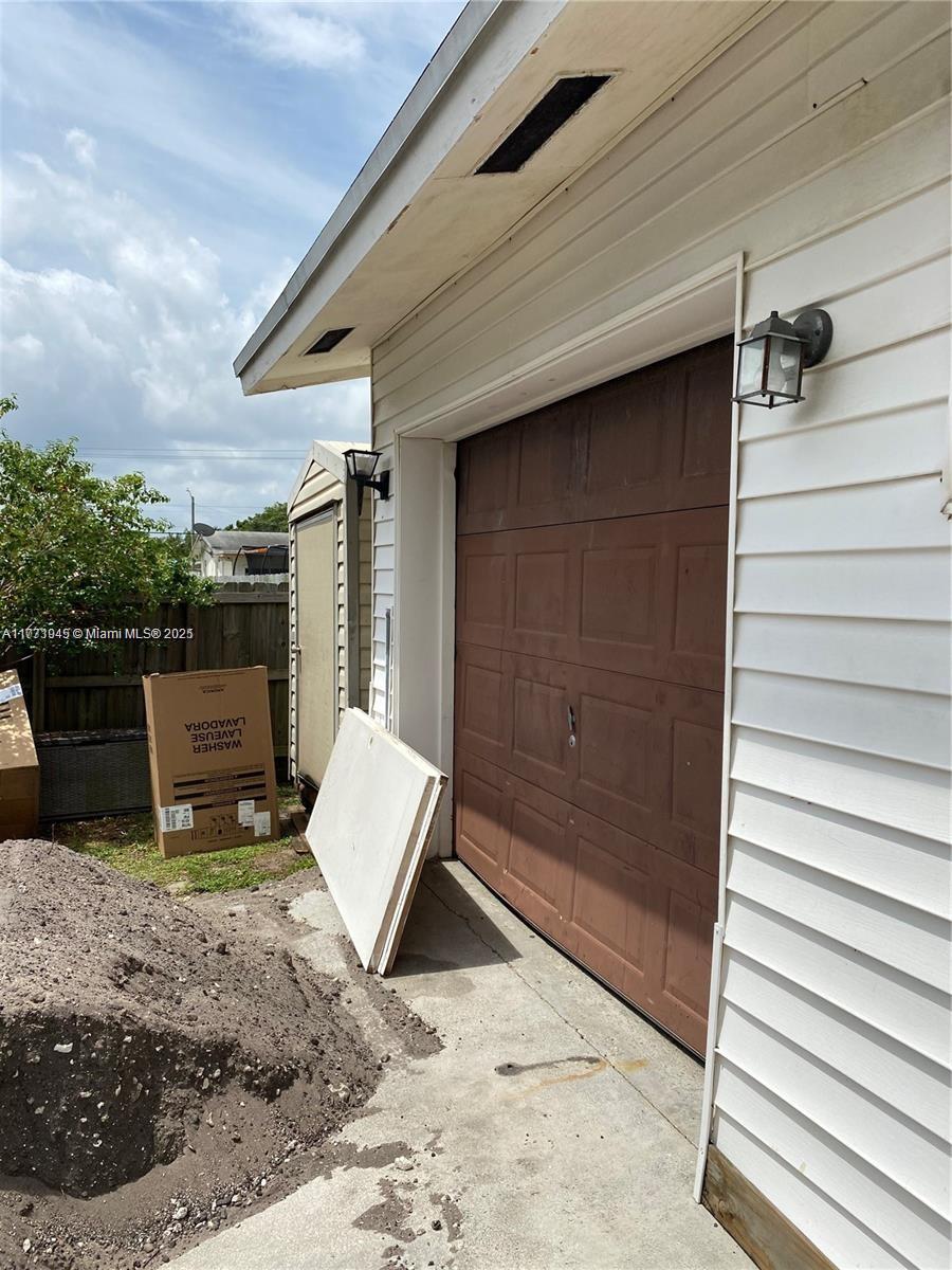 BROADVIEW COUNTRY CLUB - Residential Lease