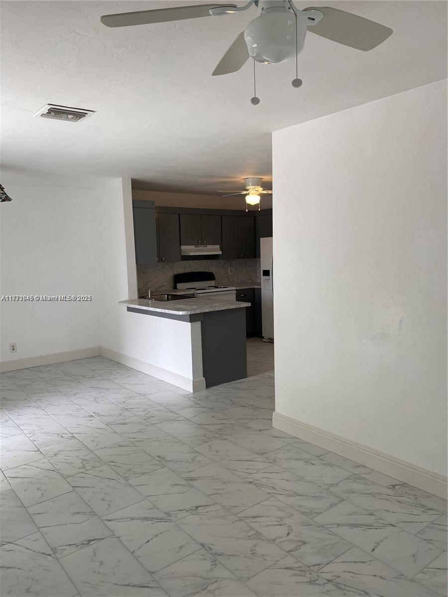 BROADVIEW COUNTRY CLUB - Residential Lease