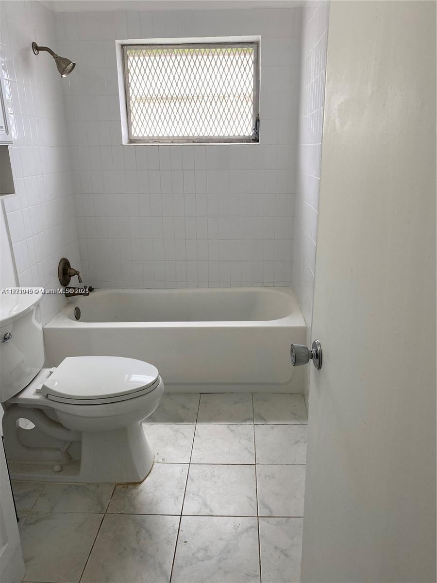 BROADVIEW COUNTRY CLUB - Residential Lease