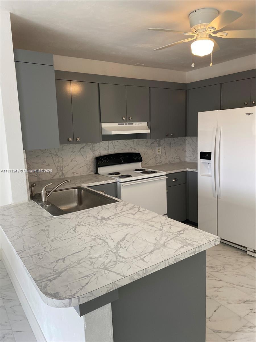 BROADVIEW COUNTRY CLUB - Residential Lease