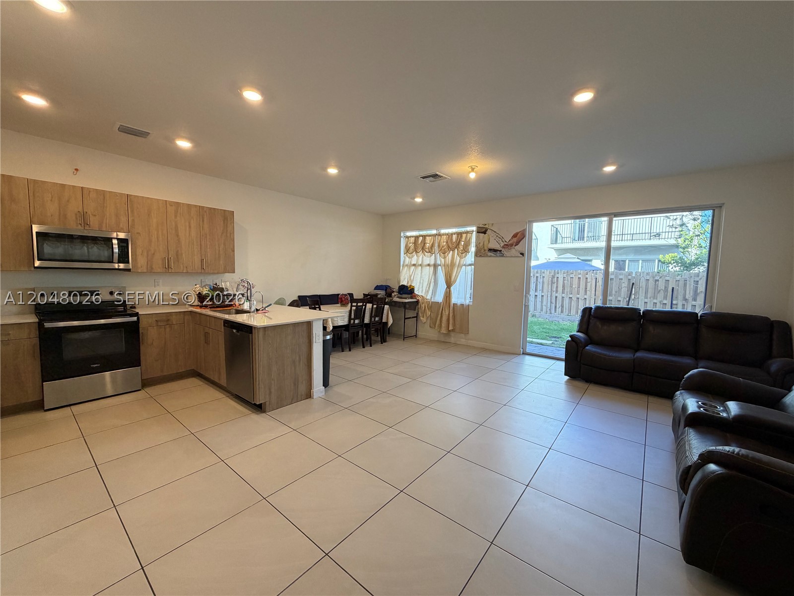 PARKER POINT TOWNHOUSE - Residential