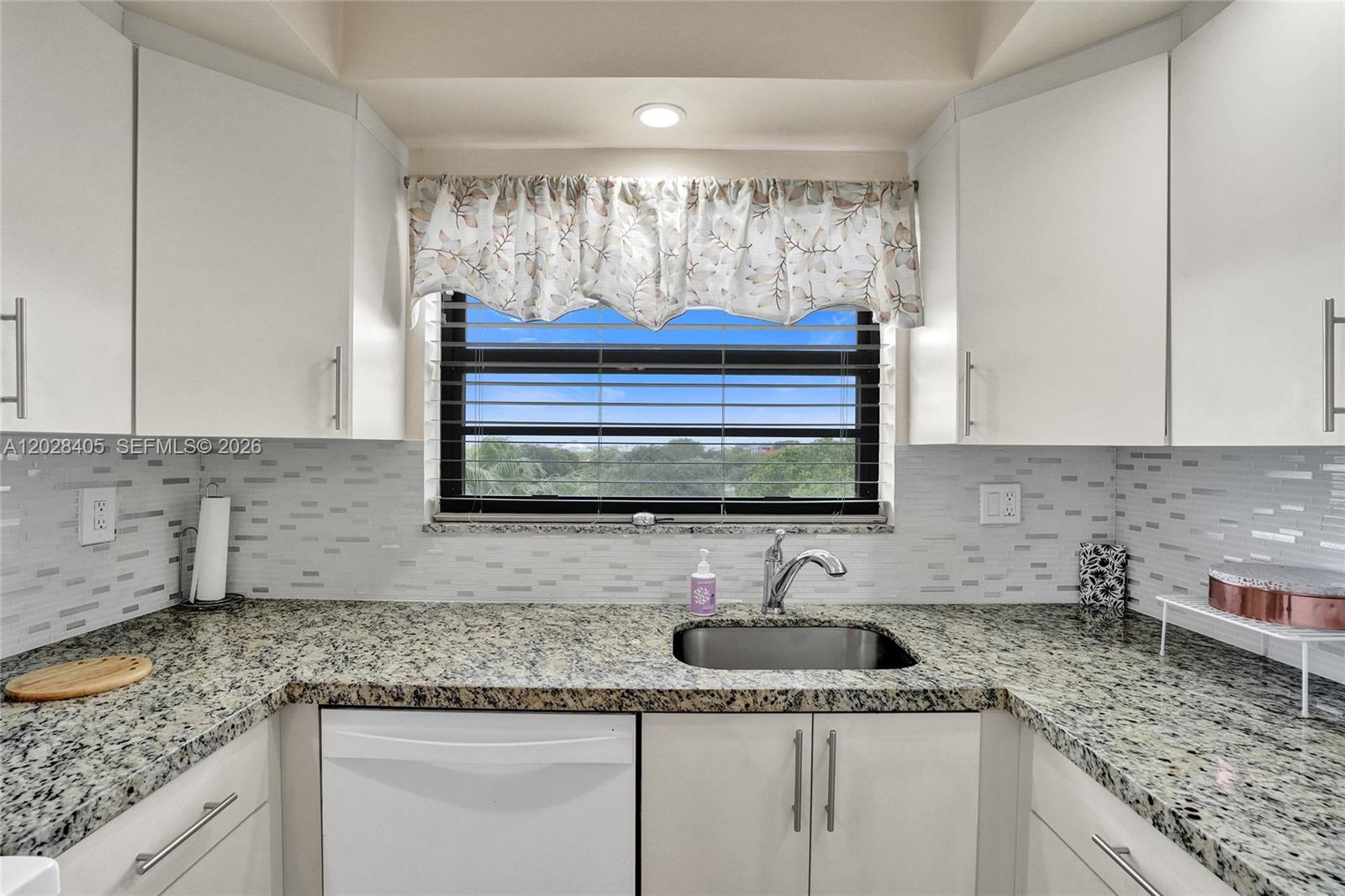 COLONY POINT 6 CONDO - Residential