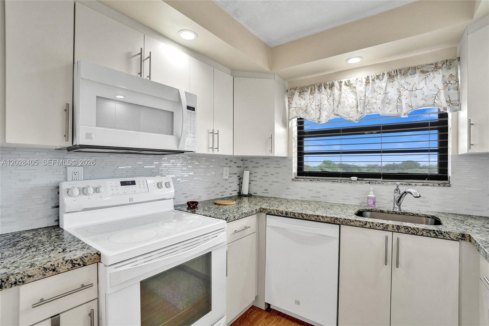 COLONY POINT 6 CONDO - Residential