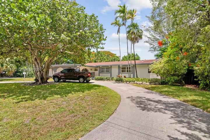 Beautiful 3 bedroom, 2 bathroom home in the heart of Pinecrest offering over 2,000 sq ft of living space. Features spacious indoor and outdoor areas, a large pool, and a lush backyard perfect for entertaining. Prime location near top rated schools, parks, dining, and shopping.