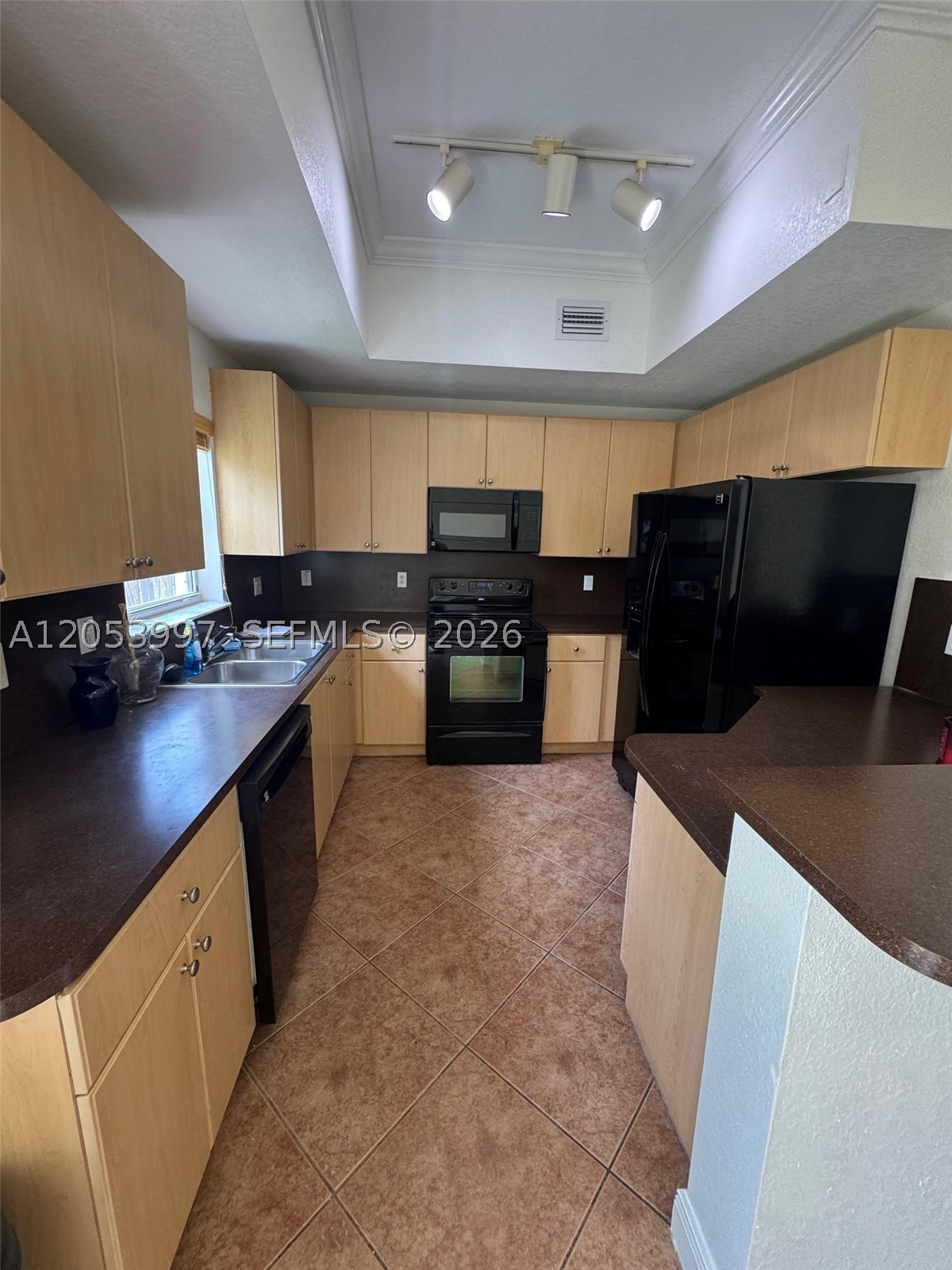 LAKES BY THE BAY JAY - Residential Lease