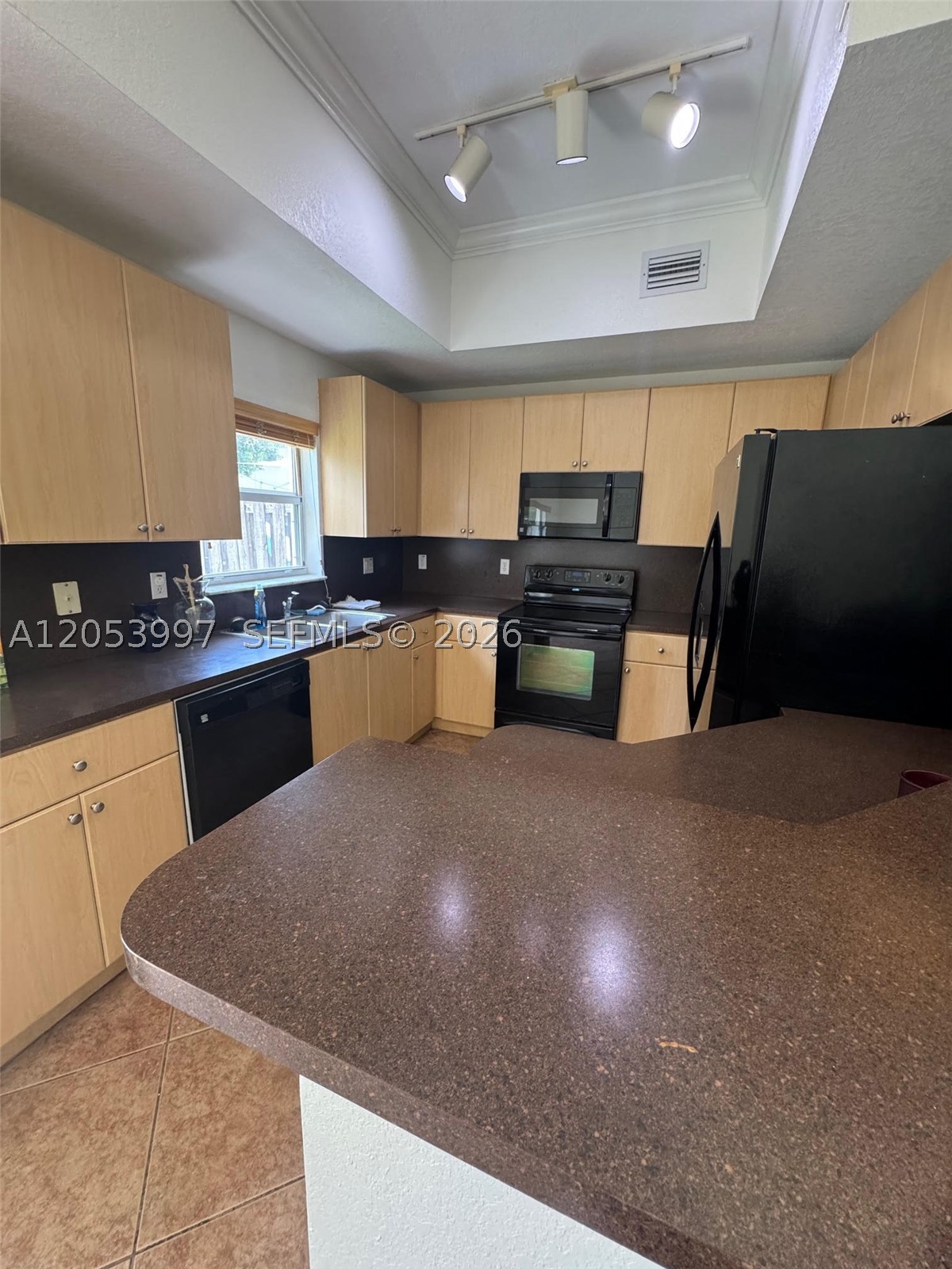 LAKES BY THE BAY JAY - Residential Lease