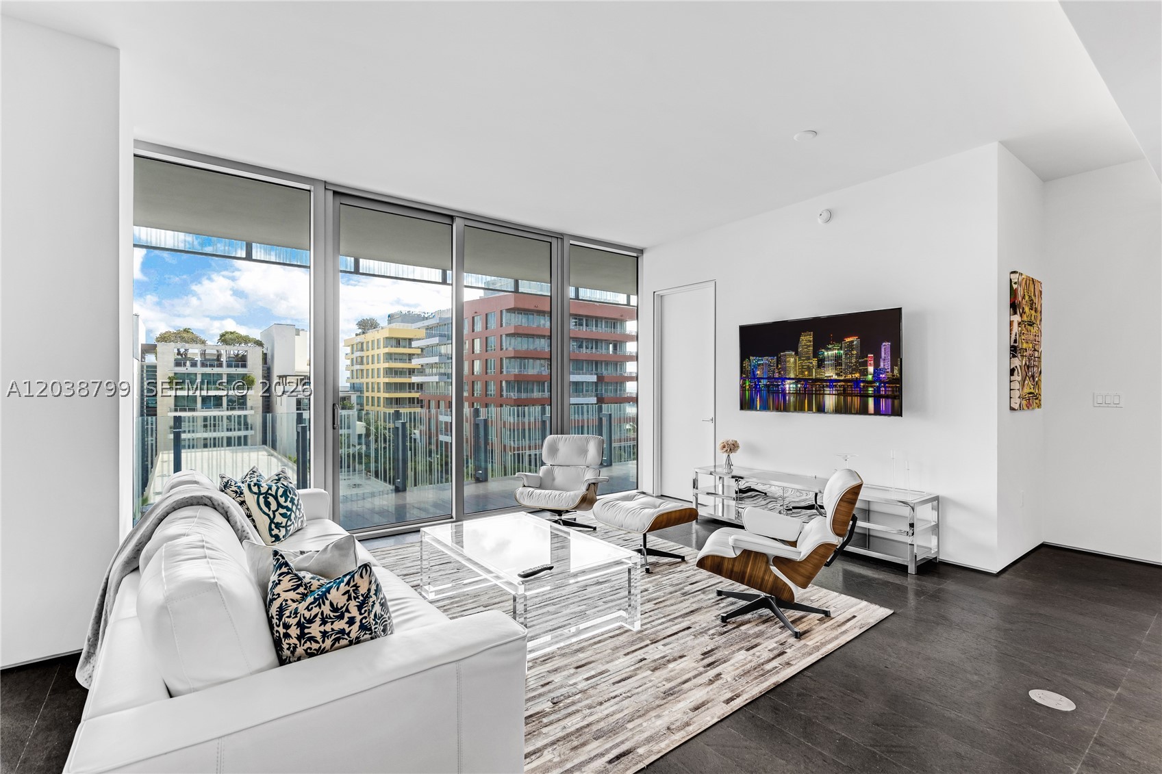 GLASS 120 CONDO - Residential Lease