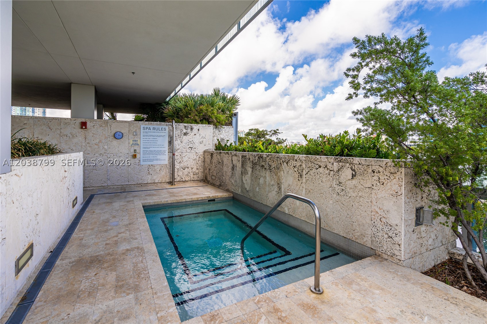 GLASS 120 CONDO - Residential Lease