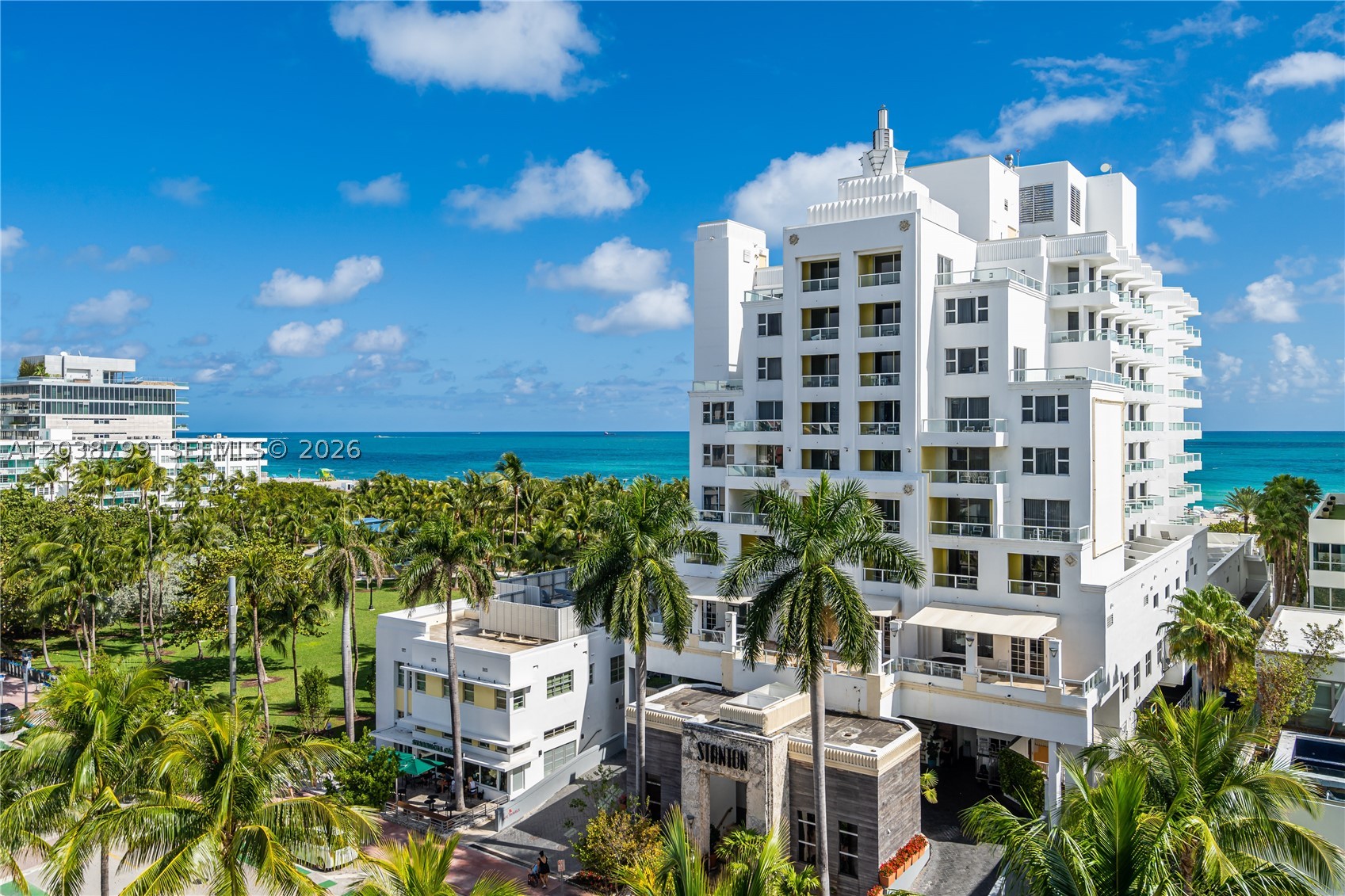 GLASS 120 CONDO - Residential Lease