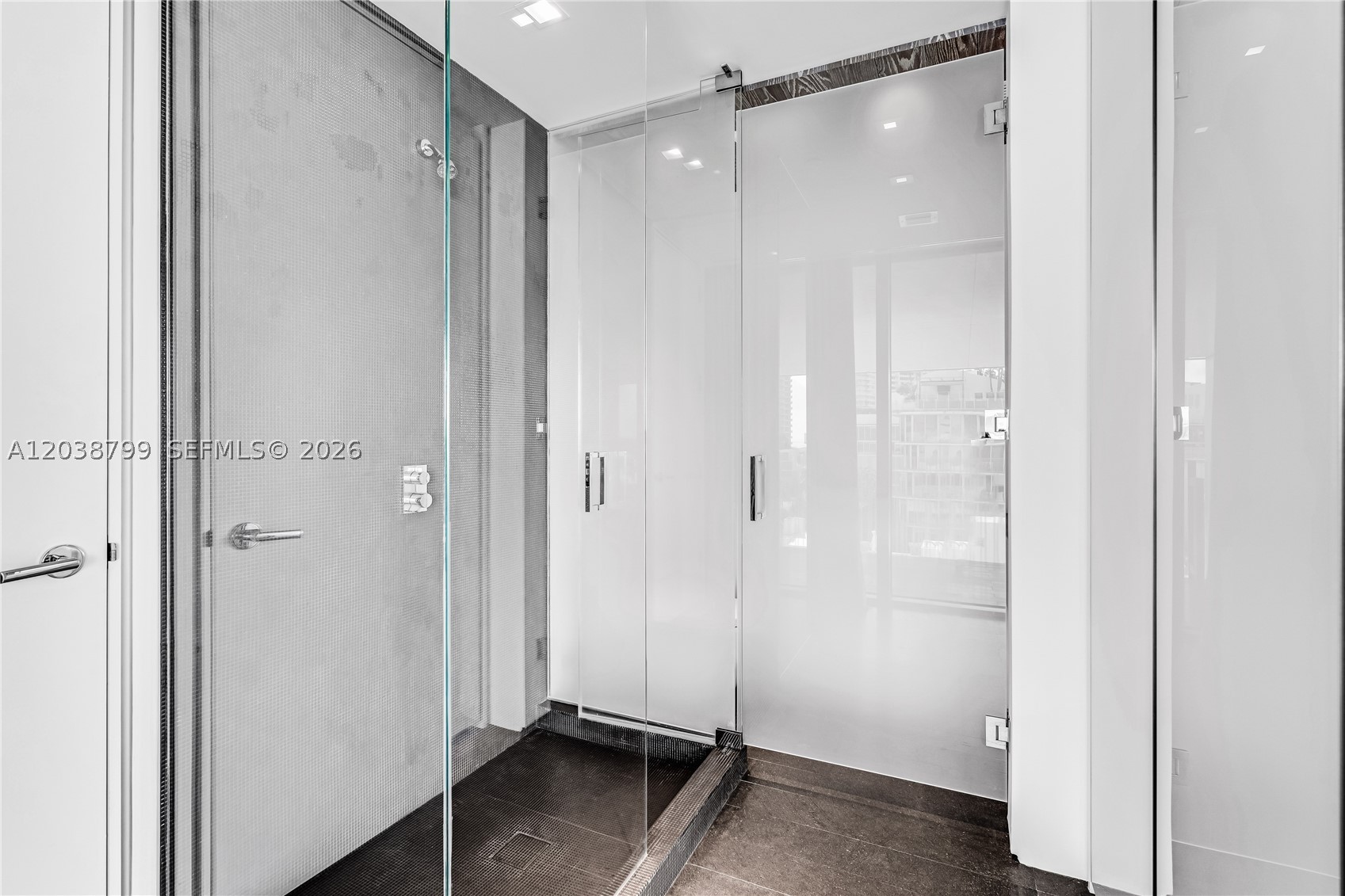 GLASS 120 CONDO - Residential Lease