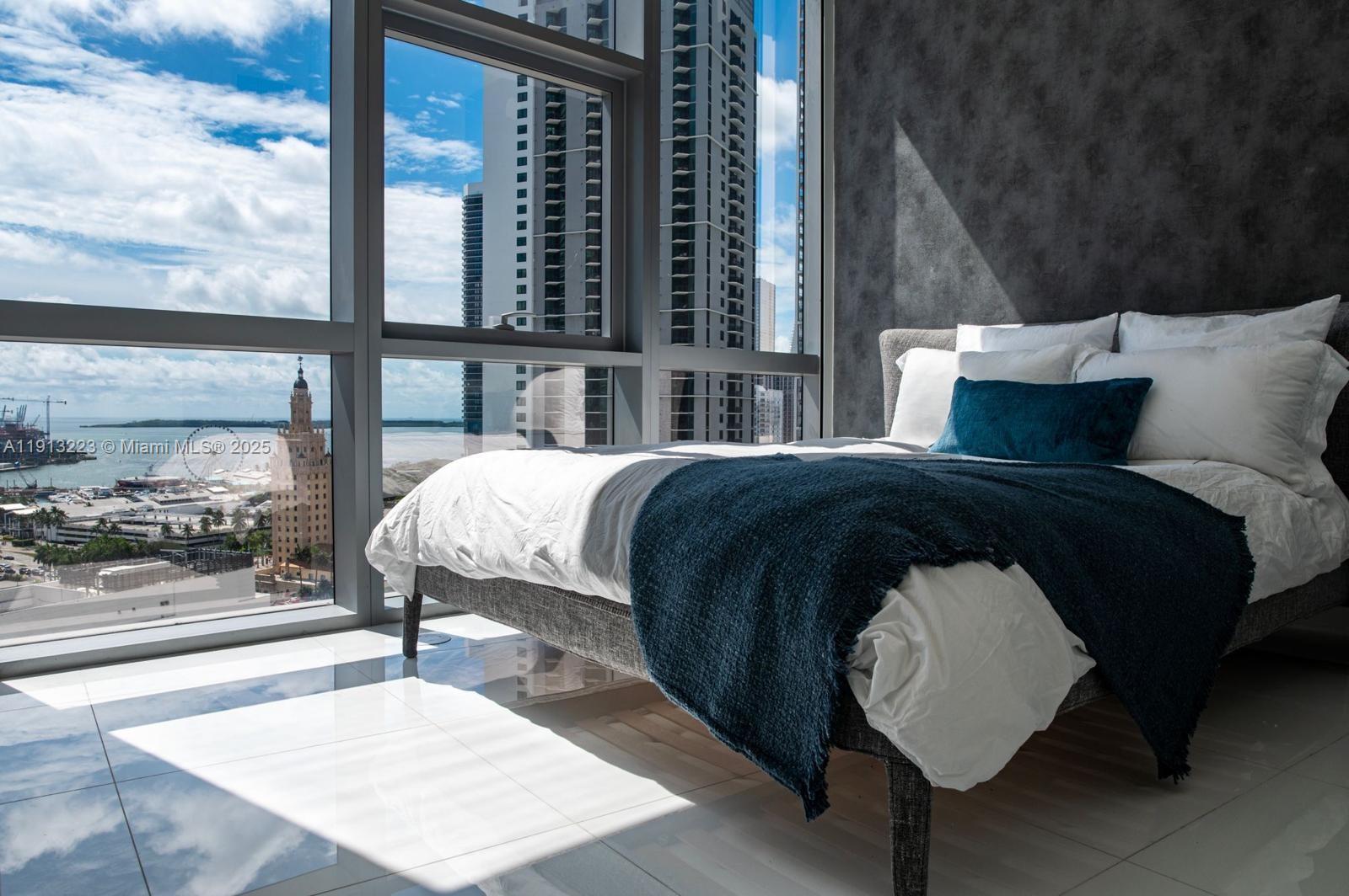 PARAMOUNT MIAMI WORLDCENTE - Residential
