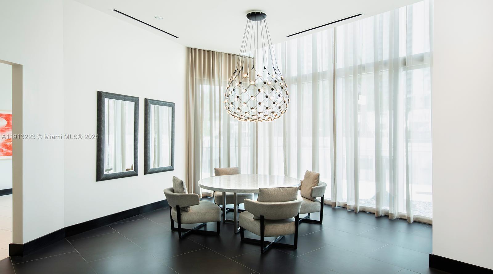 PARAMOUNT MIAMI WORLDCENTE - Residential