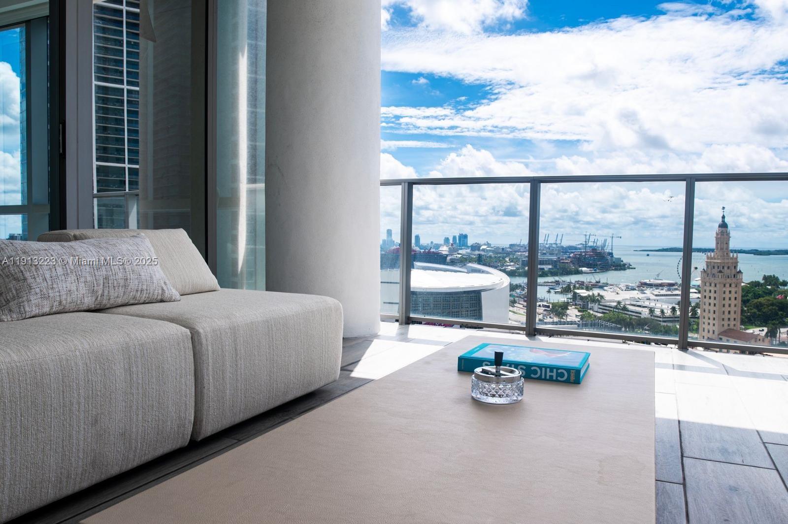 PARAMOUNT MIAMI WORLDCENTE - Residential