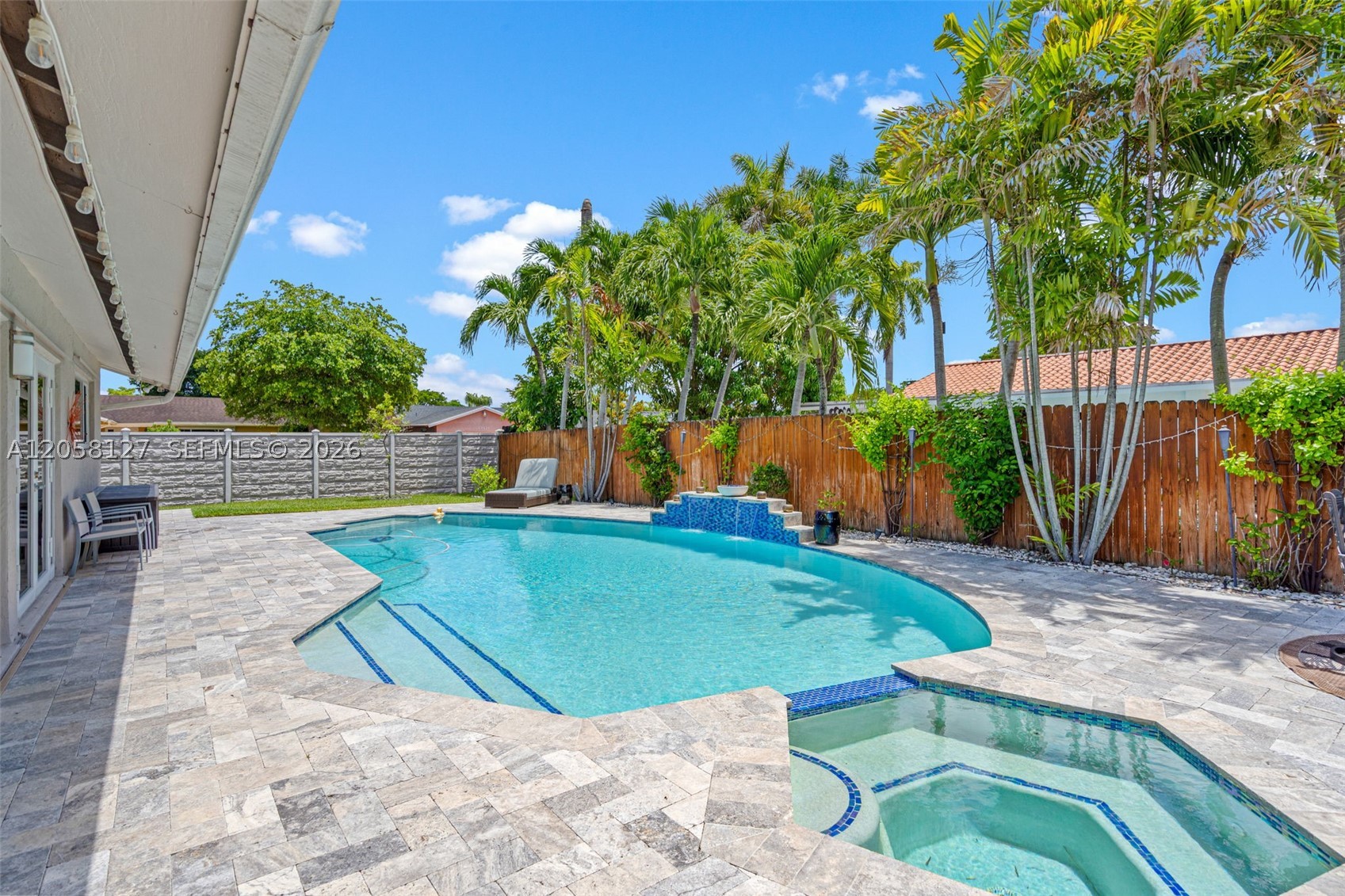 SHORES CALUSA - Residential