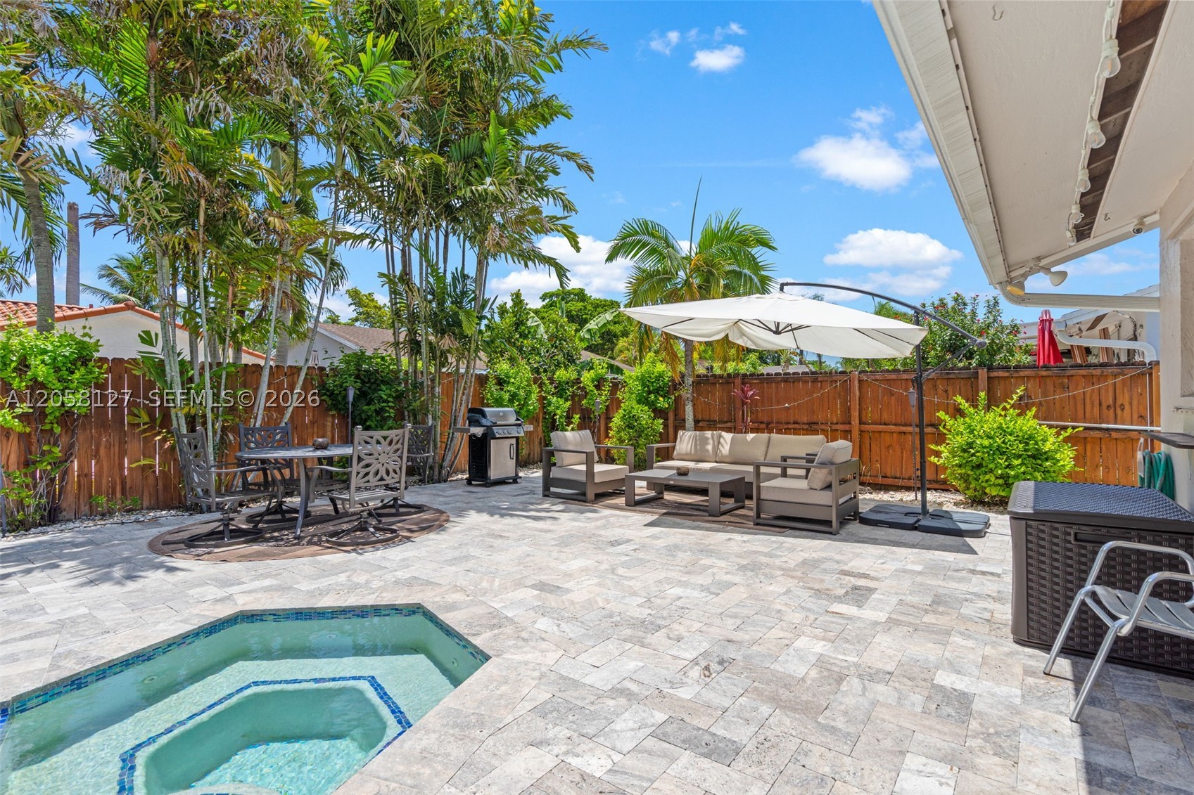 SHORES CALUSA - Residential