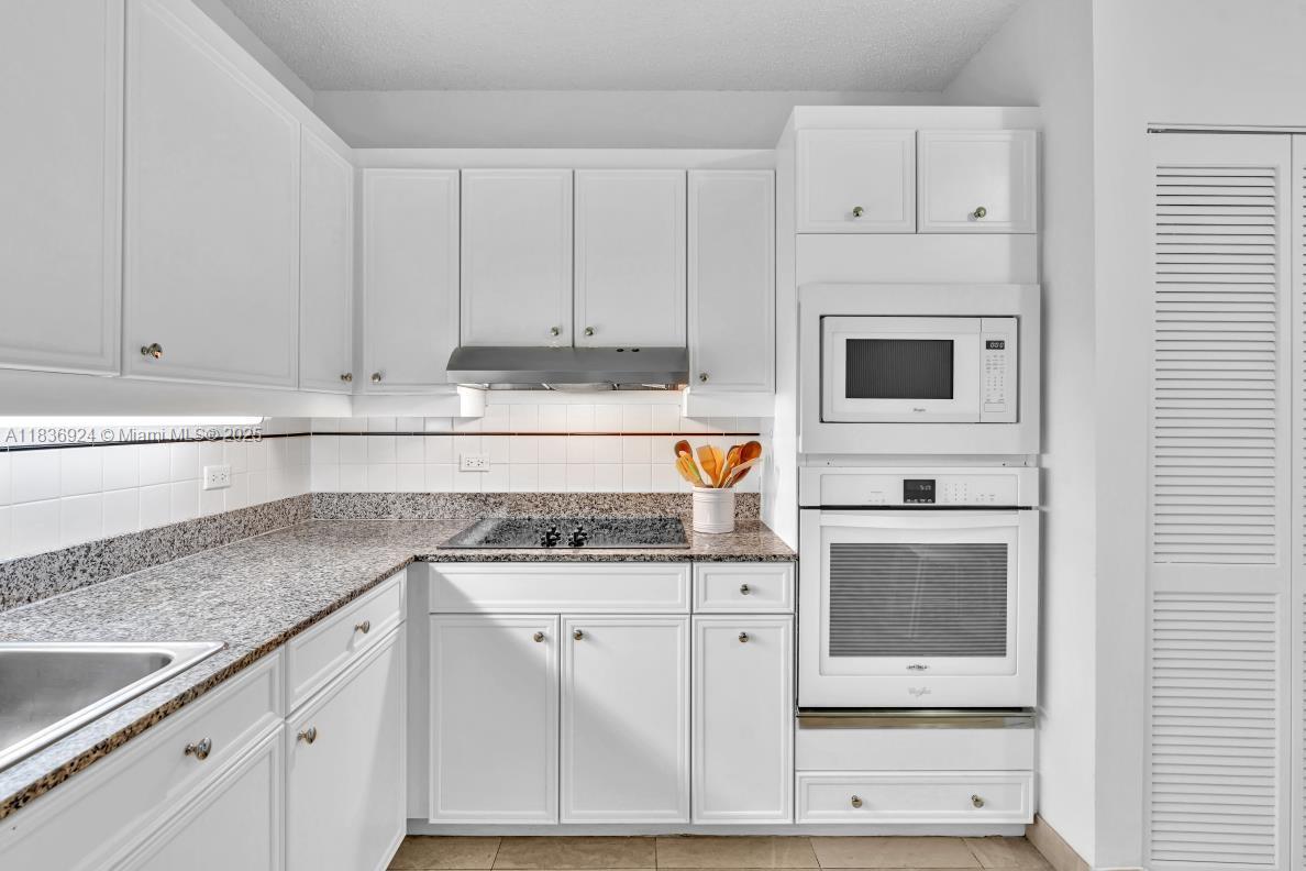 CHAMPLAIN TOWERS EAST CON - Residential