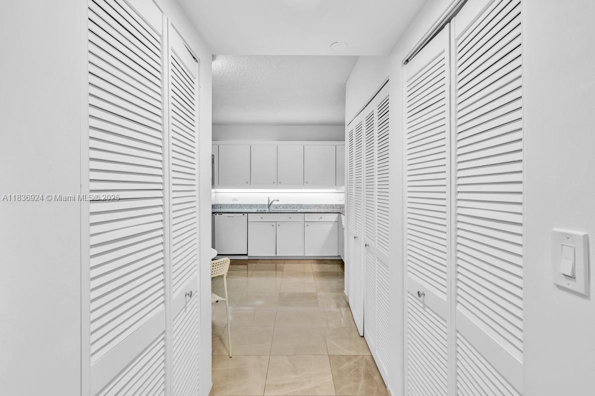 CHAMPLAIN TOWERS EAST CON - Residential