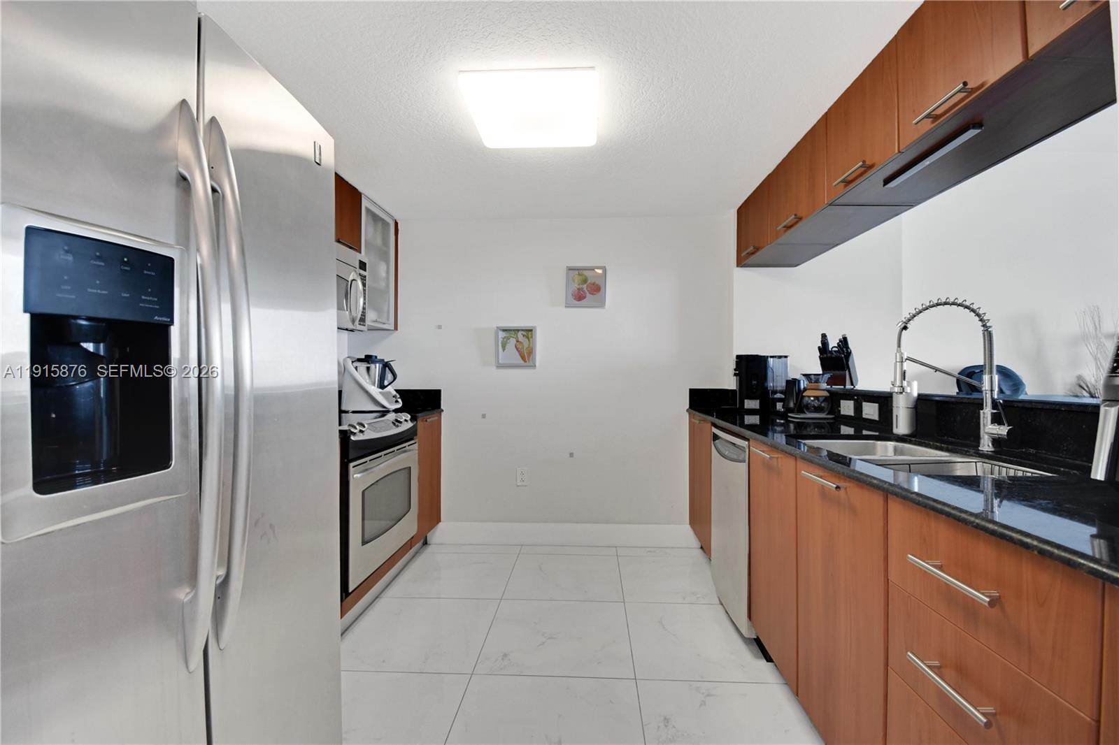 1800 CLUB CONDO - Residential