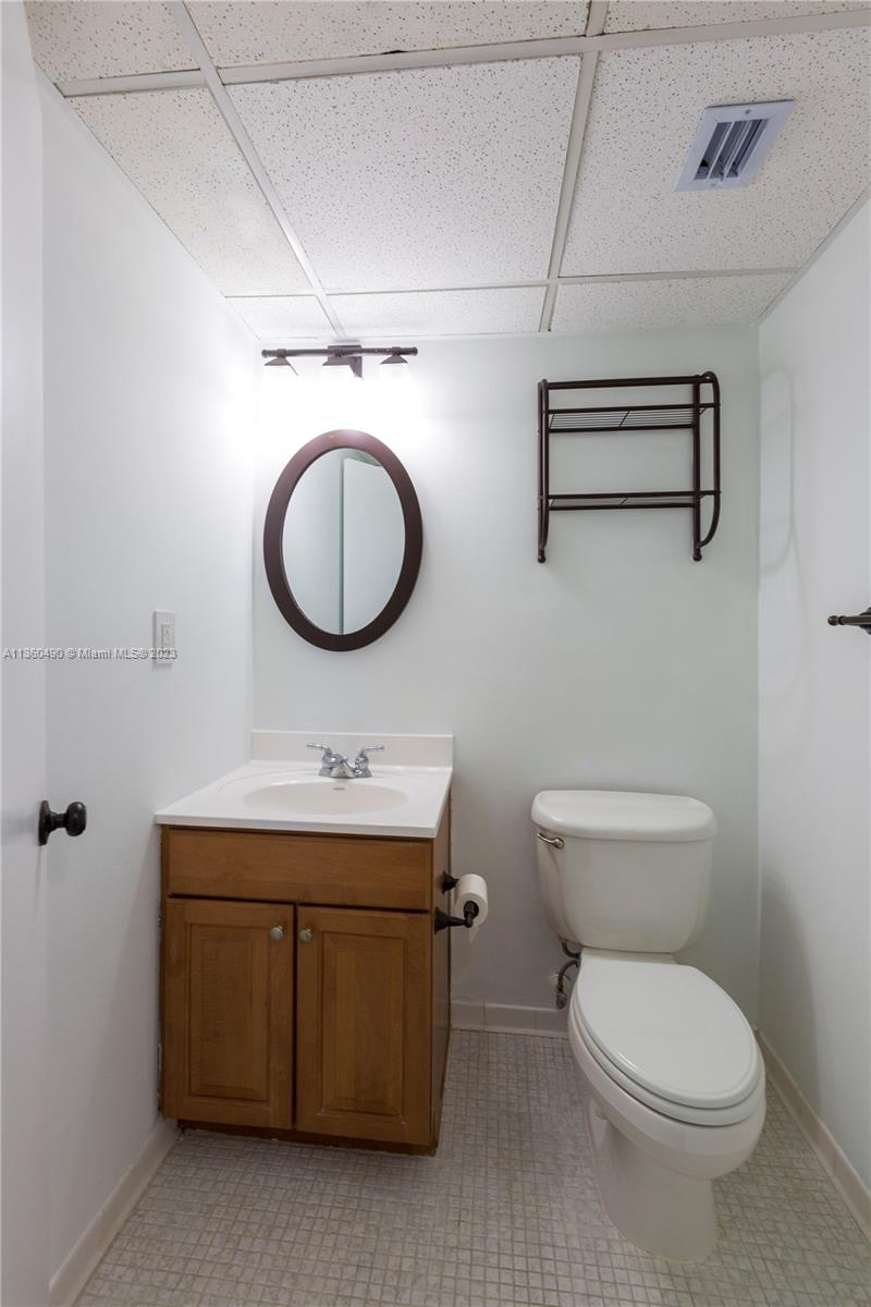 GABLES WATERWAY TOWERS CO - Residential Lease