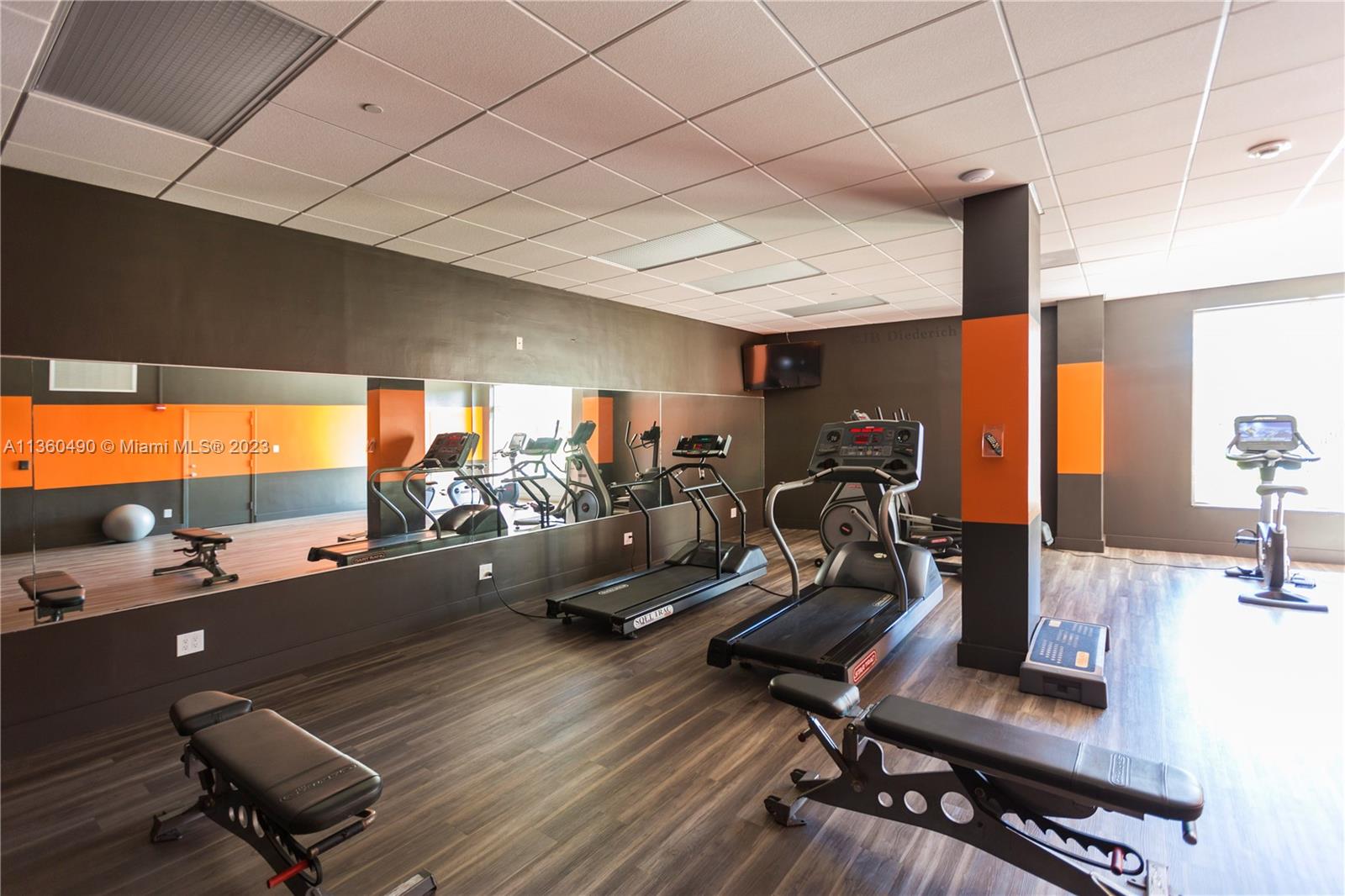 GABLES WATERWAY TOWERS CO - Residential Lease
