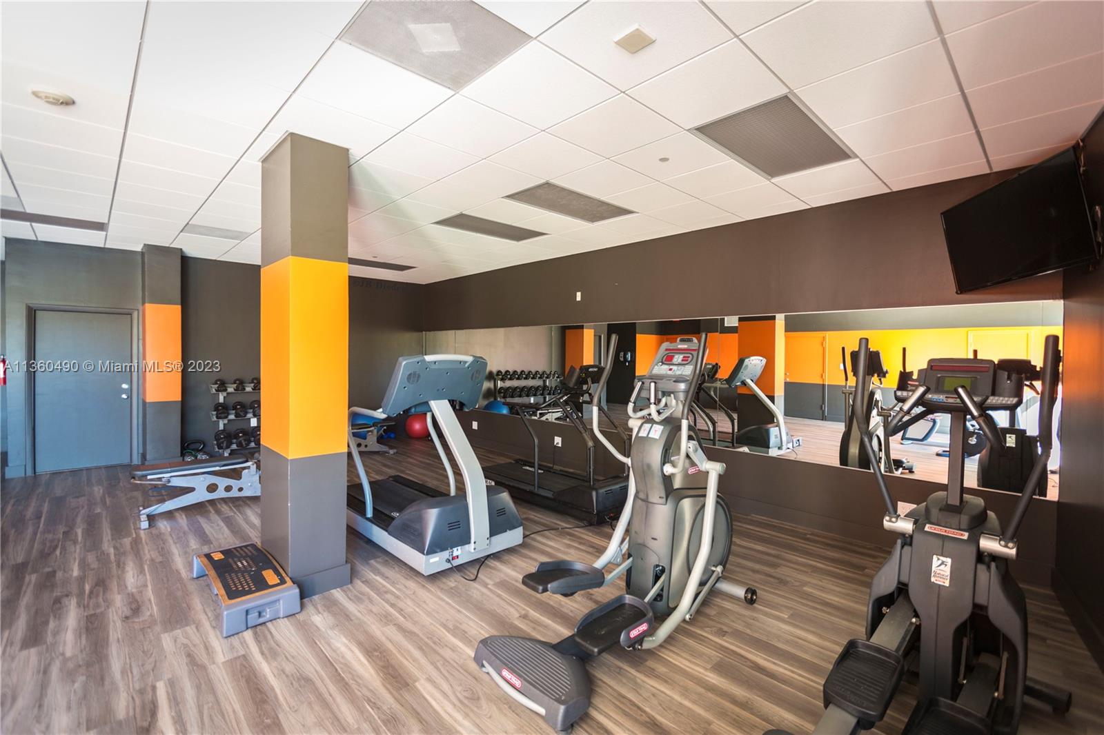 GABLES WATERWAY TOWERS CO - Residential Lease