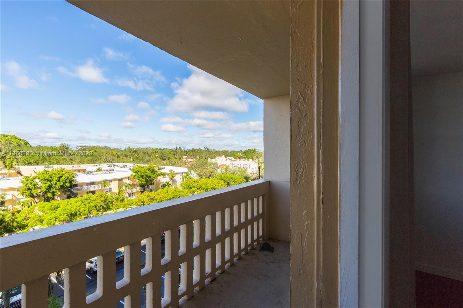 GABLES WATERWAY TOWERS CO - Residential Lease