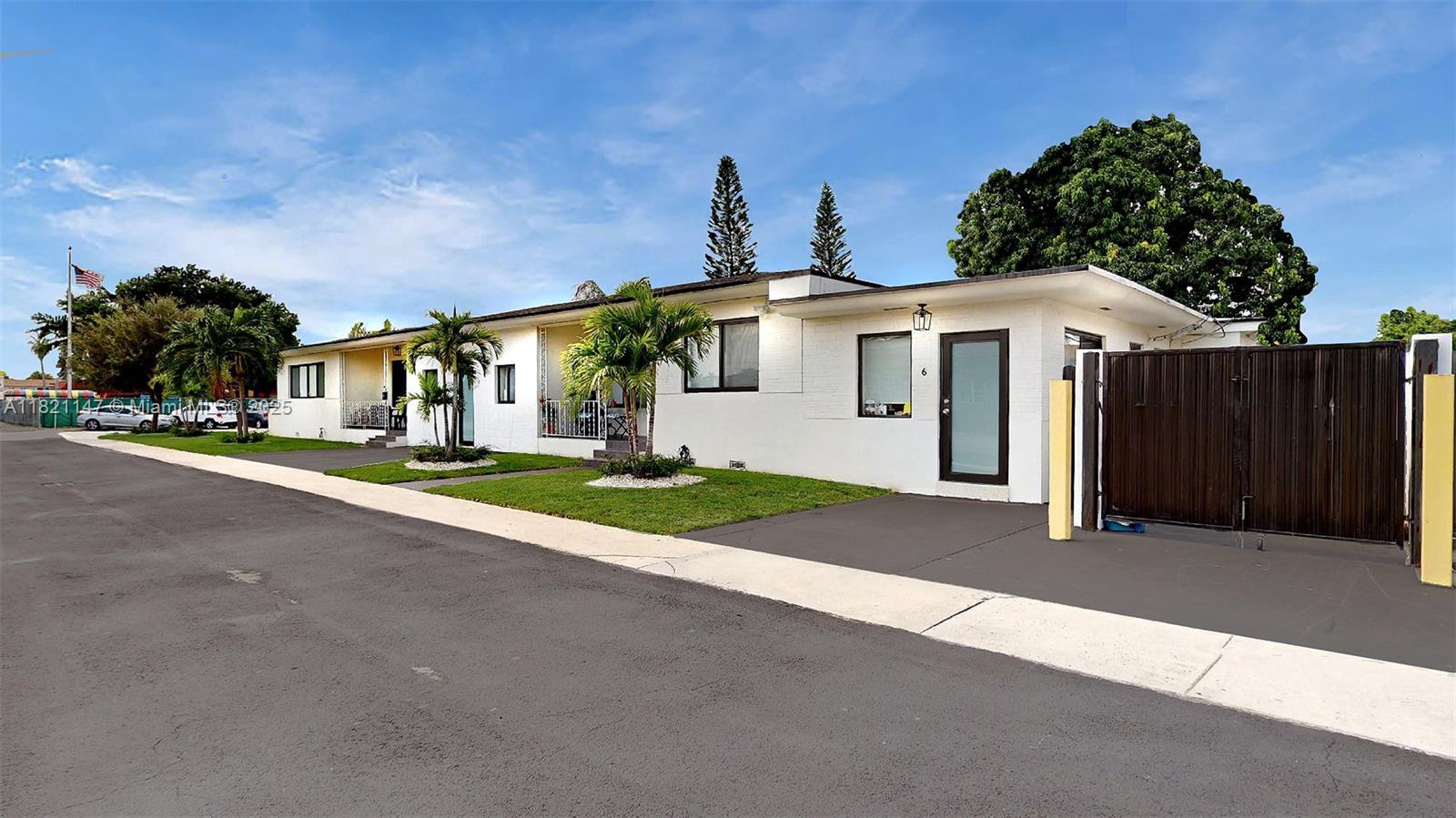 STUDIO ADDN TO TOWN OF HI - Residential Lease