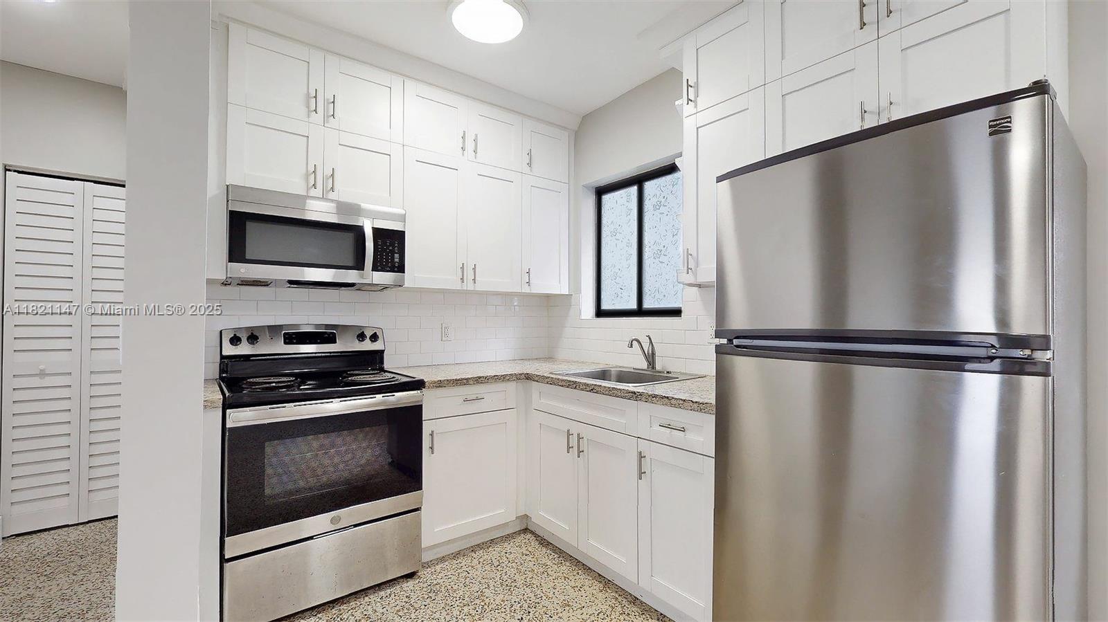 STUDIO ADDN TO TOWN OF HI - Residential Lease