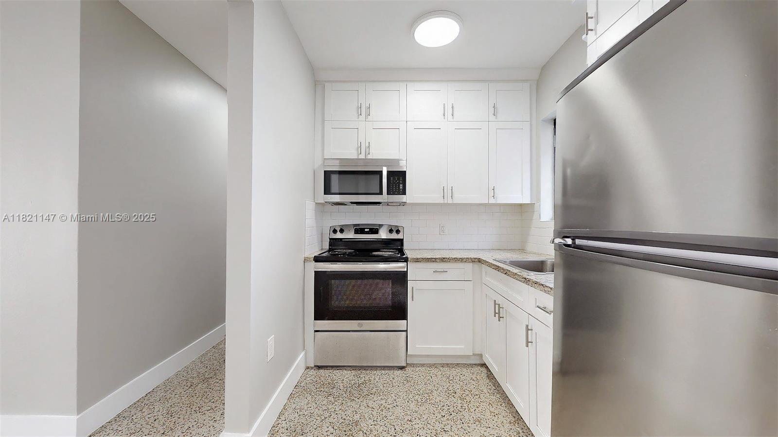 STUDIO ADDN TO TOWN OF HI - Residential Lease