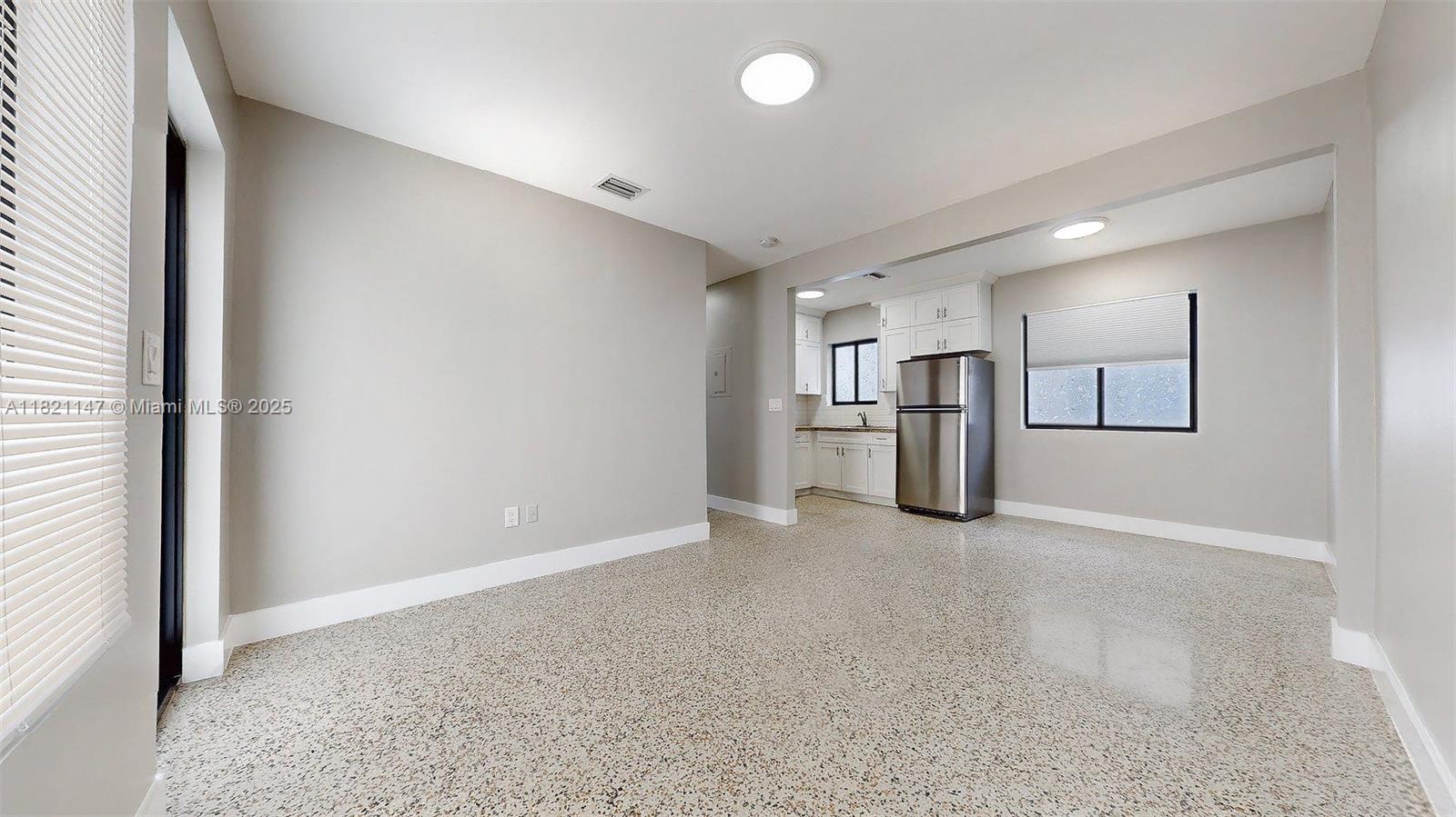 STUDIO ADDN TO TOWN OF HI - Residential Lease
