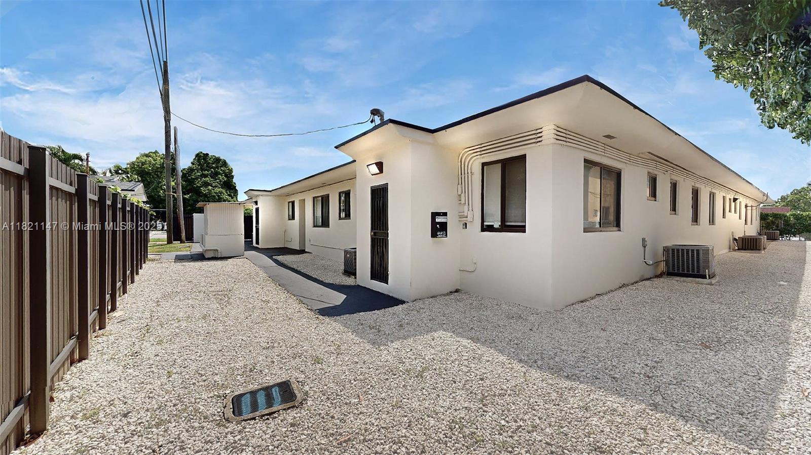 STUDIO ADDN TO TOWN OF HI - Residential Lease