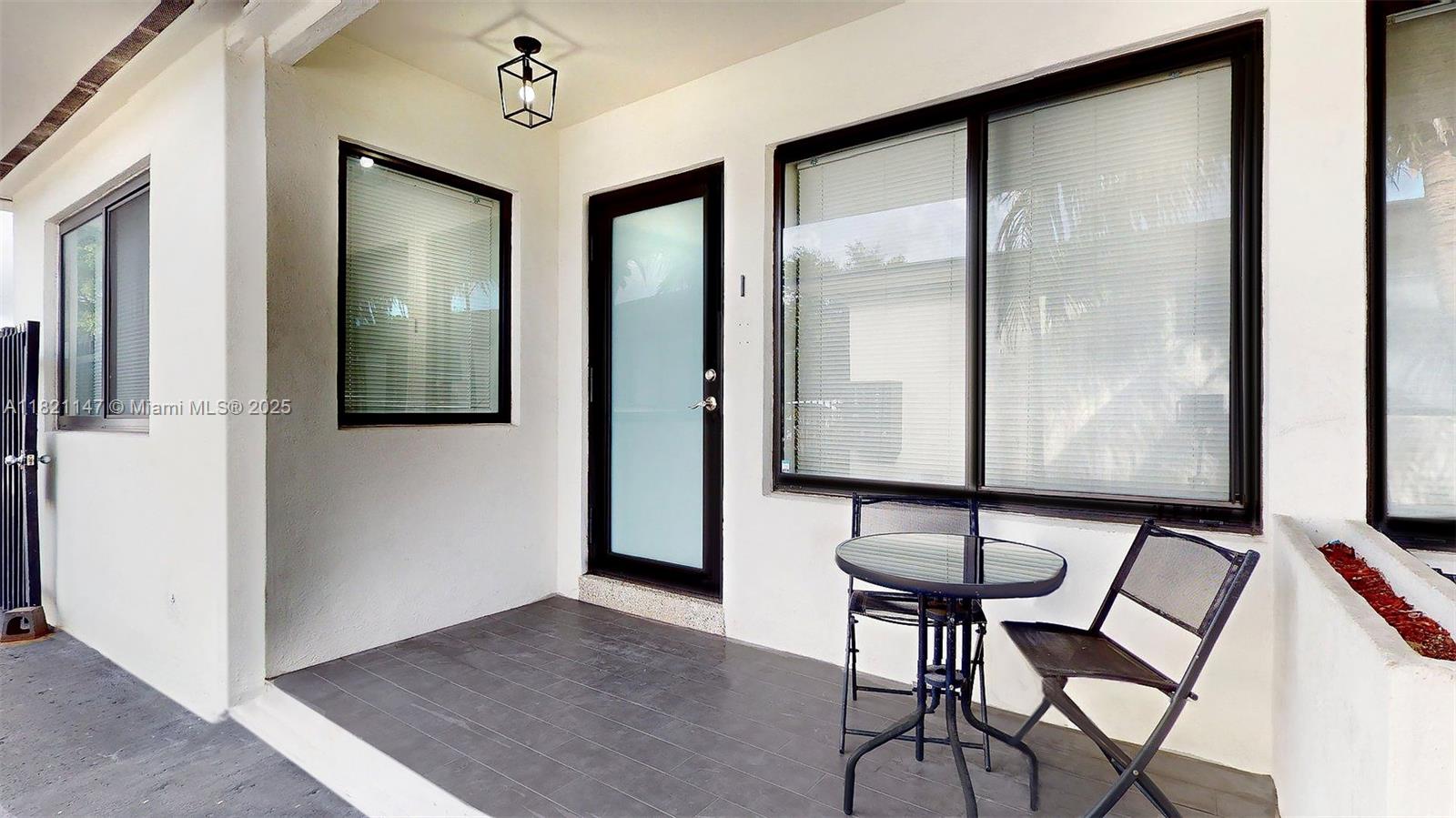 STUDIO ADDN TO TOWN OF HI - Residential Lease