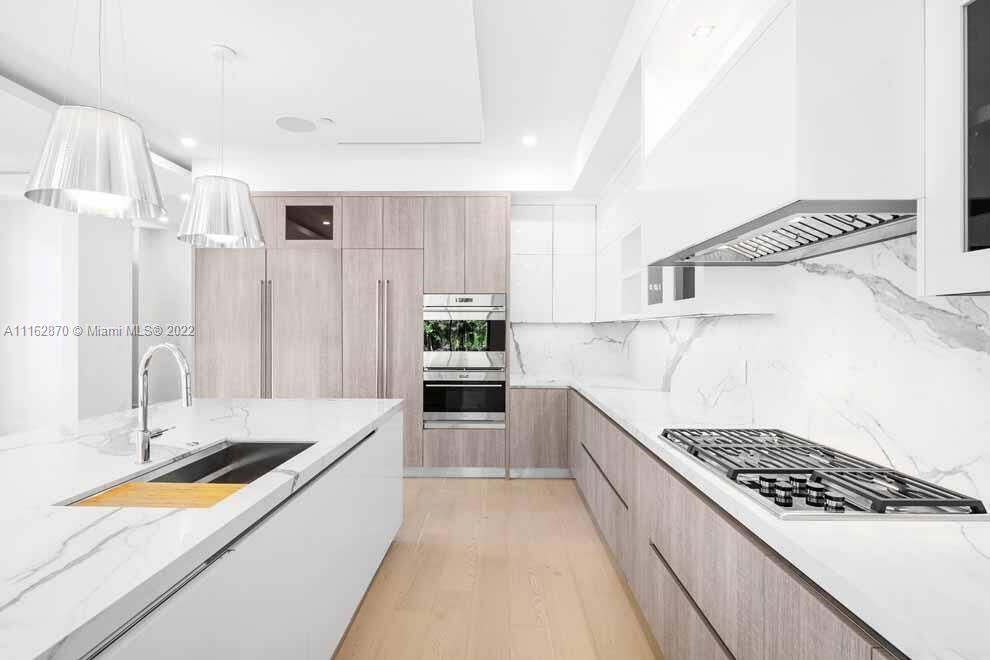 Lives like a custom sgl family residence…introducing one of the largest, new, luxury Tri-level w/ elevator townhomes located only 630’ to the beach! Wow, 4762 ISF in this 4BR+clubroom/4.5ba/2 car garage. Bringing together the vision is renowned developer, US Construction, with famous architect, Randall Stofft, to unveil the finest design & features. Entertain in your Chef Designer Kitchen (Custom European Cabinetry, Porcelain Countertops with Wolf & Sub-Zero Appliance package). Spa-like bathrooms w/ porcelain vanities, frameless glass showers and Kohler, Franke, Grohe, Hansgrohe, Blanco fixtures & Toto WC. With almost 800 SF outdoor living, have cocktails on your rooftop terrace or relax among tropical landscaping & swim in your private pool. 1.5% bldr fee @ close & buyer to verify SF