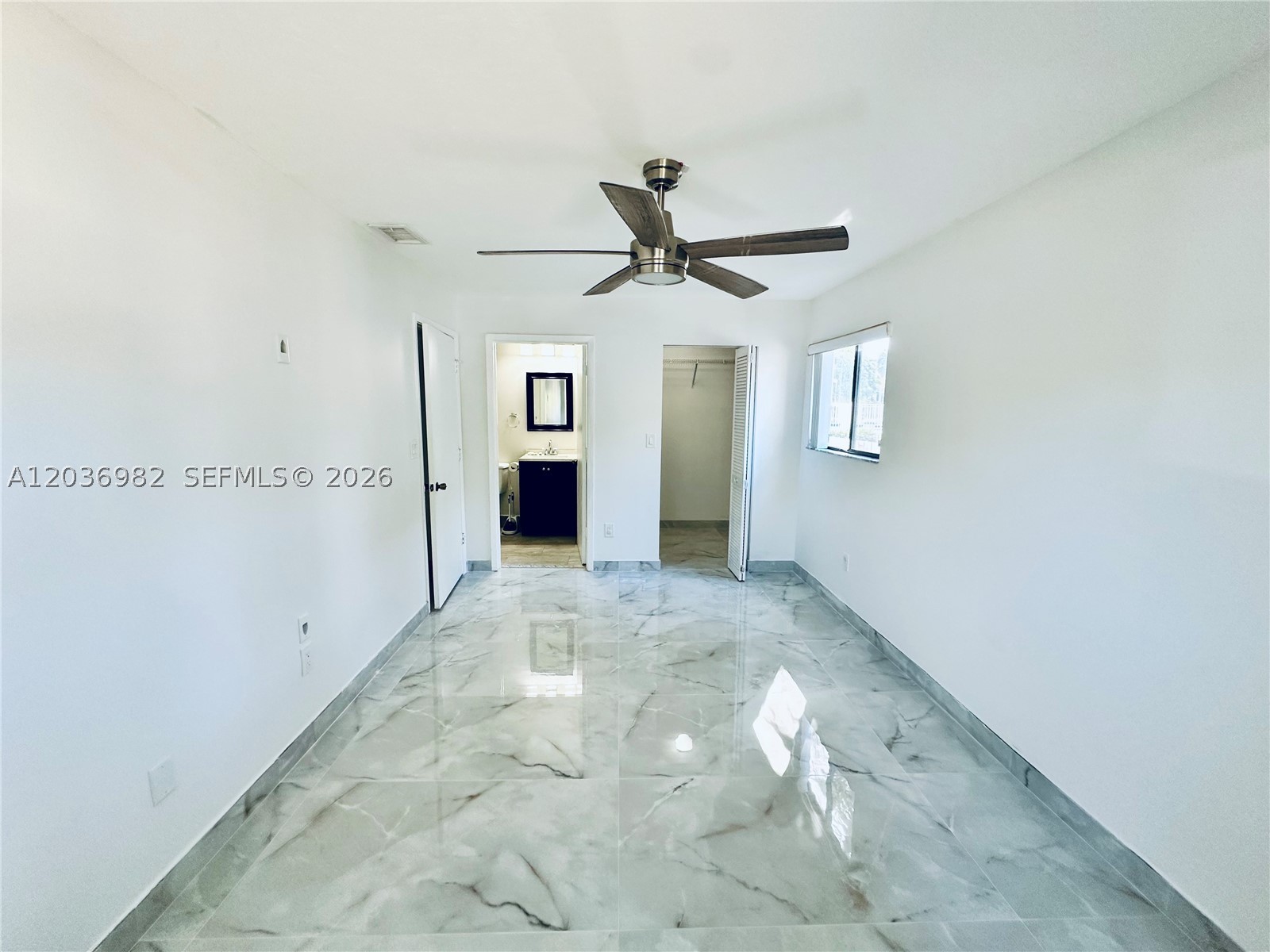 LAKEVIEW AT HAMMOCKS COND - Residential Lease