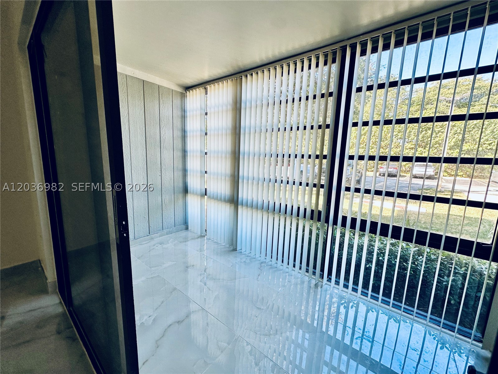 LAKEVIEW AT HAMMOCKS COND - Residential Lease