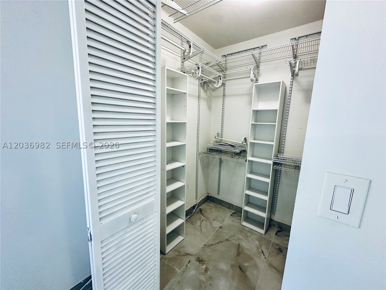 LAKEVIEW AT HAMMOCKS COND - Residential Lease