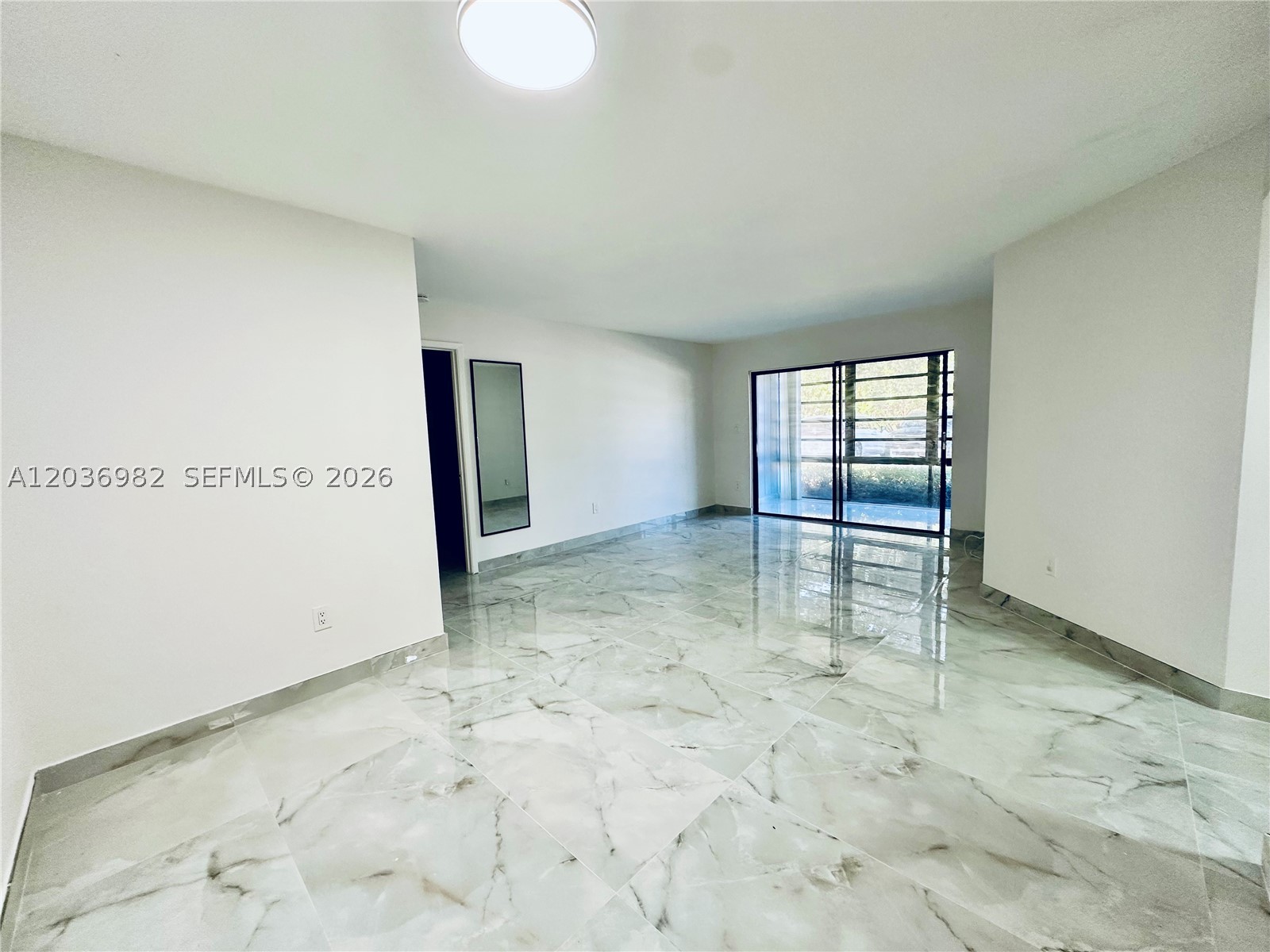 LAKEVIEW AT HAMMOCKS COND - Residential Lease