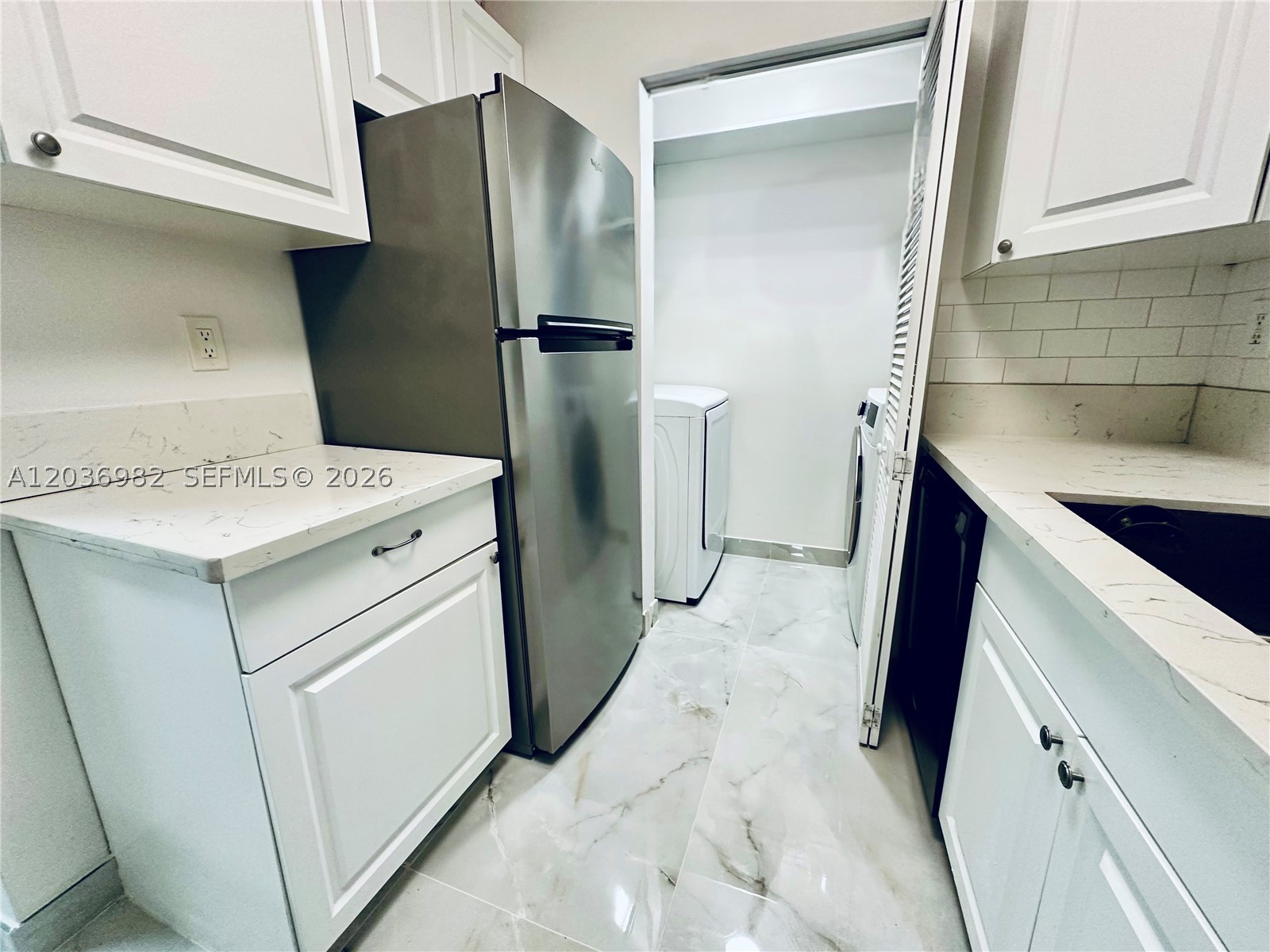 LAKEVIEW AT HAMMOCKS COND - Residential Lease
