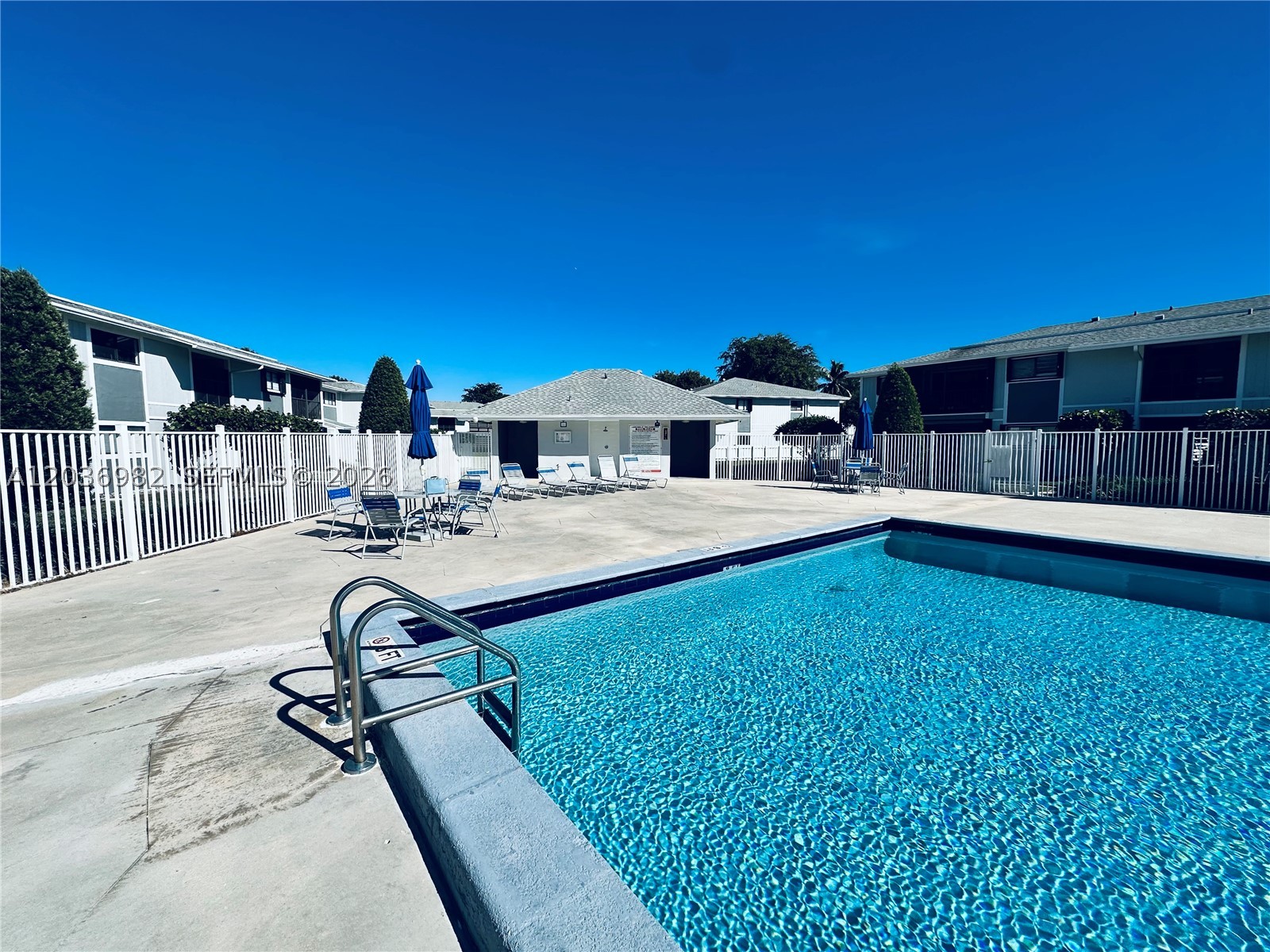 LAKEVIEW AT HAMMOCKS COND - Residential Lease